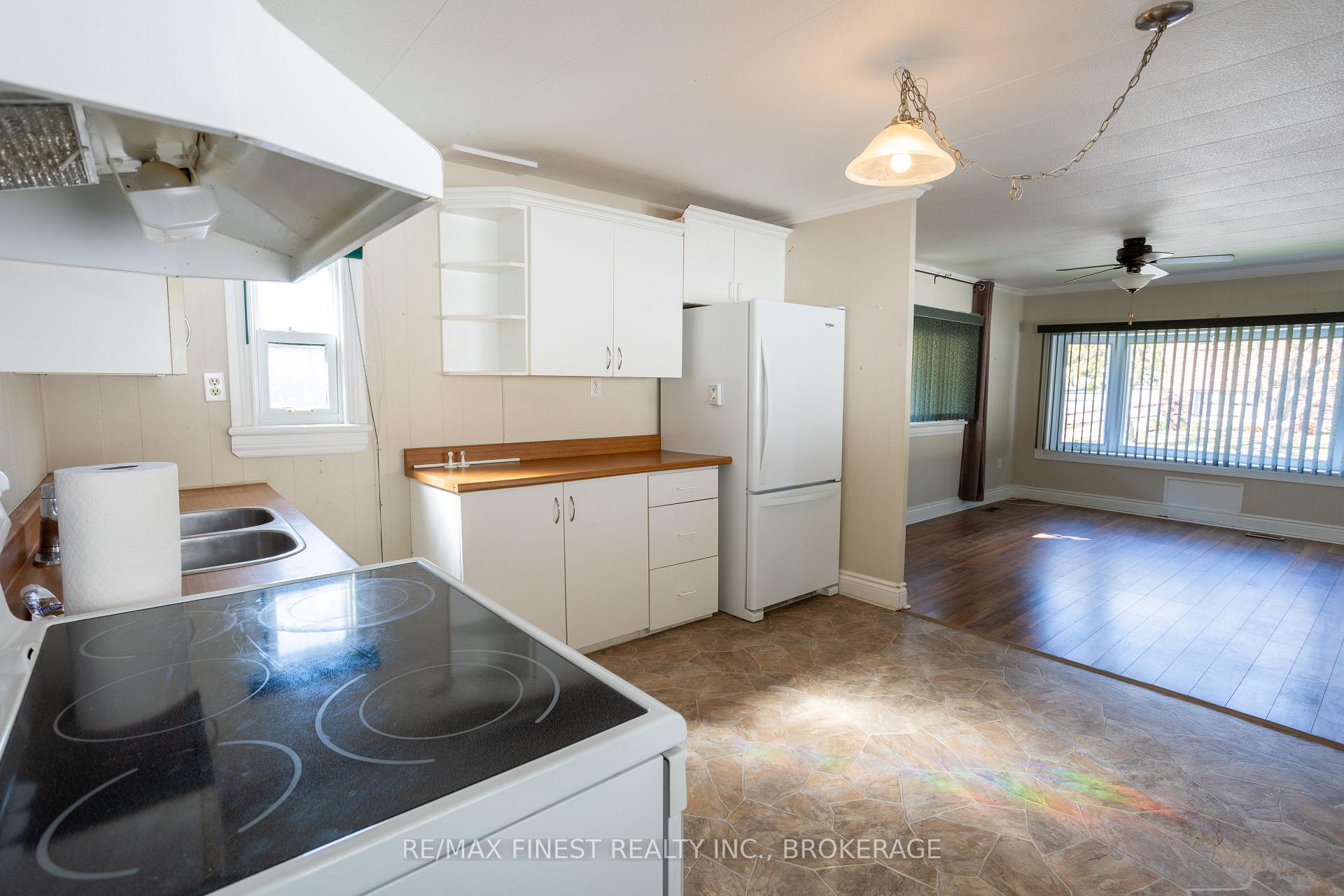 Photo 4 of 104 Worthington Way, Kingston, Rideau — HOMEH