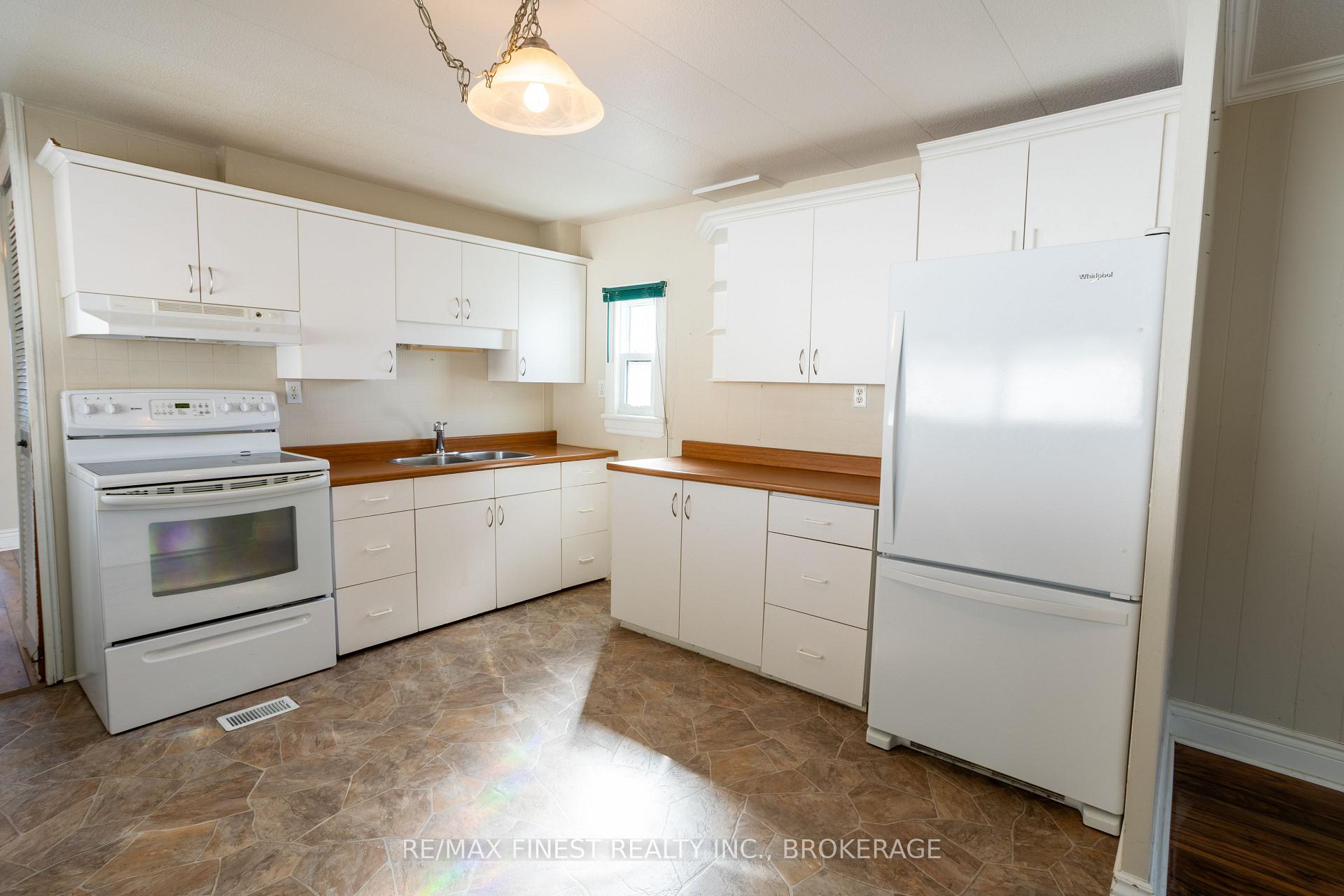 Photo 5 of 104 Worthington Way, Kingston, Rideau — HOMEH