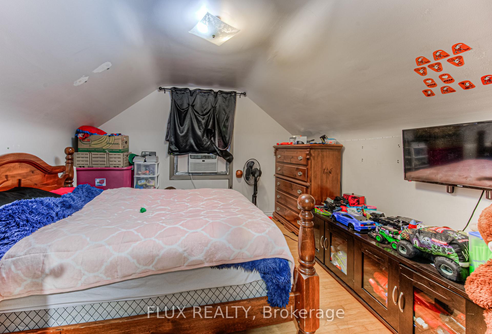 Photo 18 of 119 Walker Street, Kitchener — HOMEH