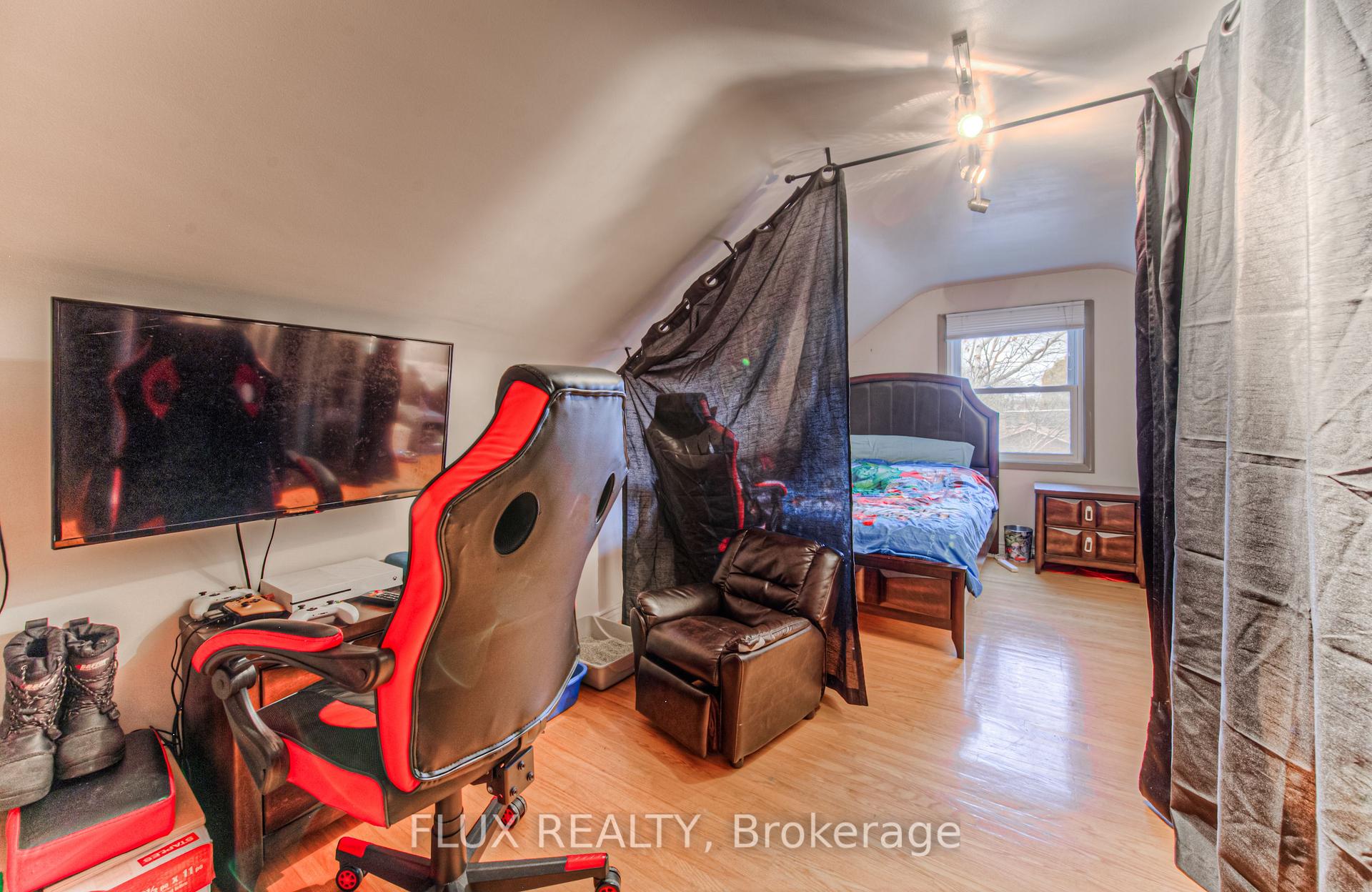 Photo 19 of 119 Walker Street, Kitchener — HOMEH