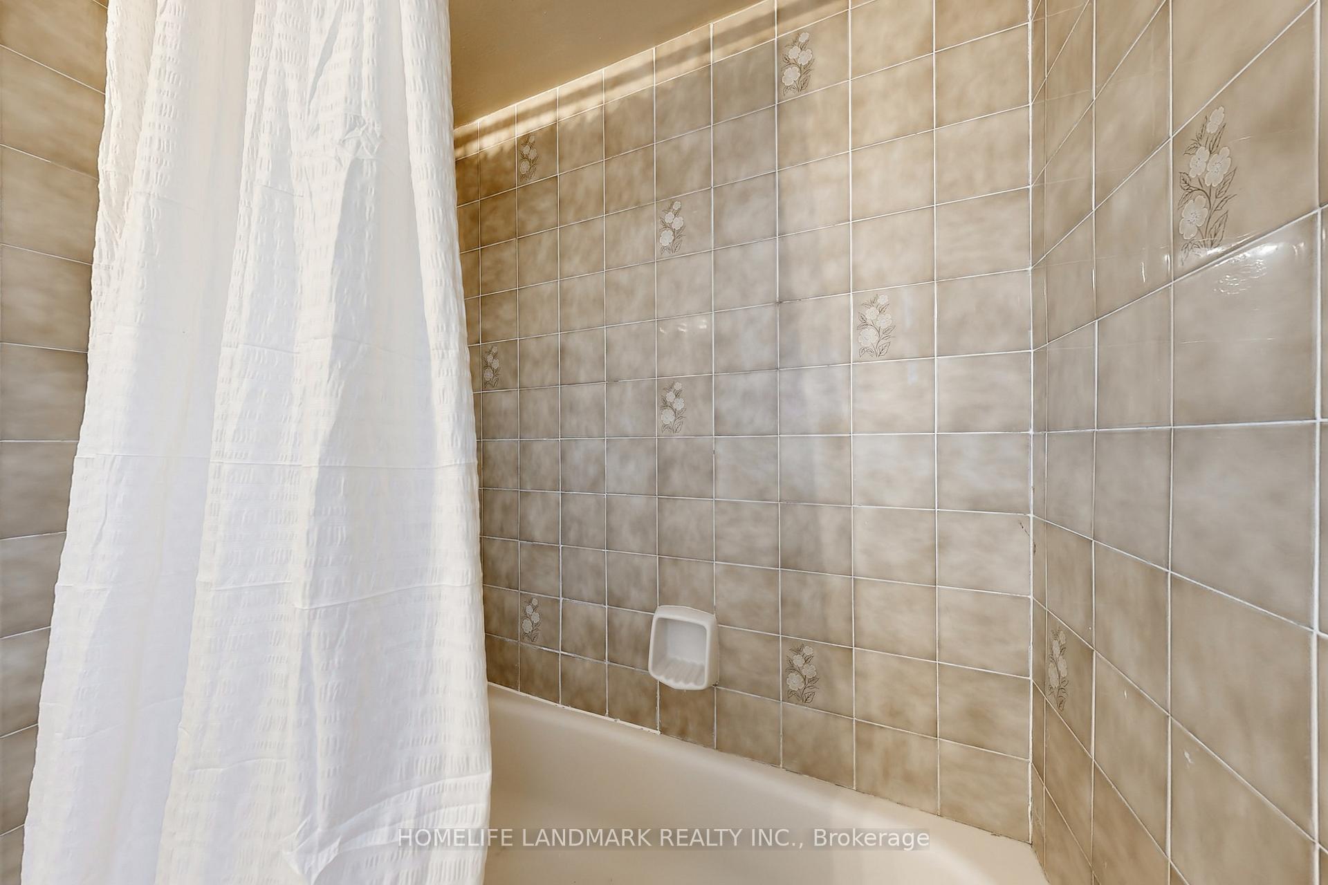 Photo 38 of 15 Hollingham Road, Markham, Unionville — HOMEH