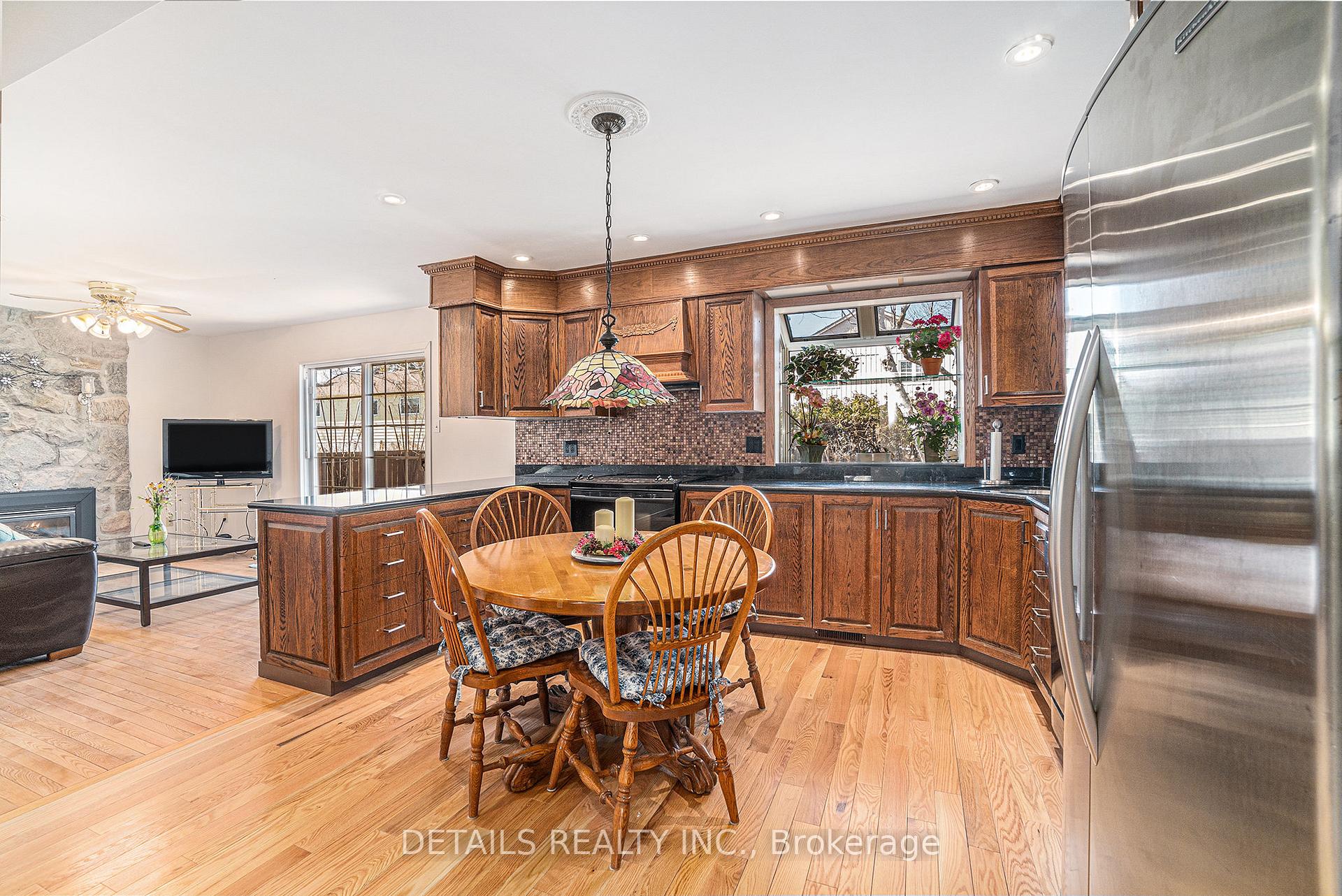 Photo 11 of 230 Equestrian Drive, Ottawa, Kanata - Bridlewood — HOMEH