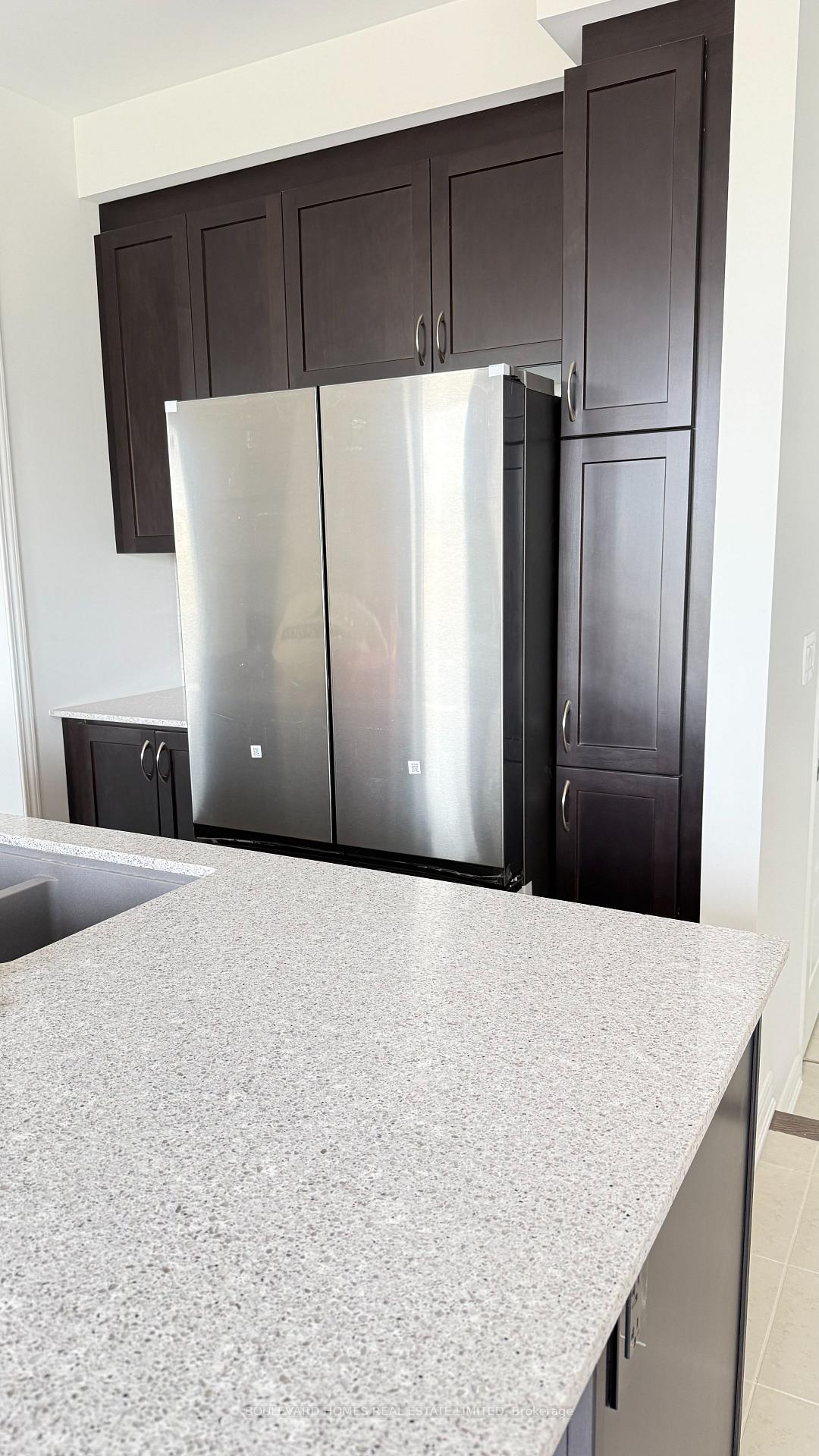 Photo 8 of 1561 Rothbury Cres, Milton, Bowes — HOMEH