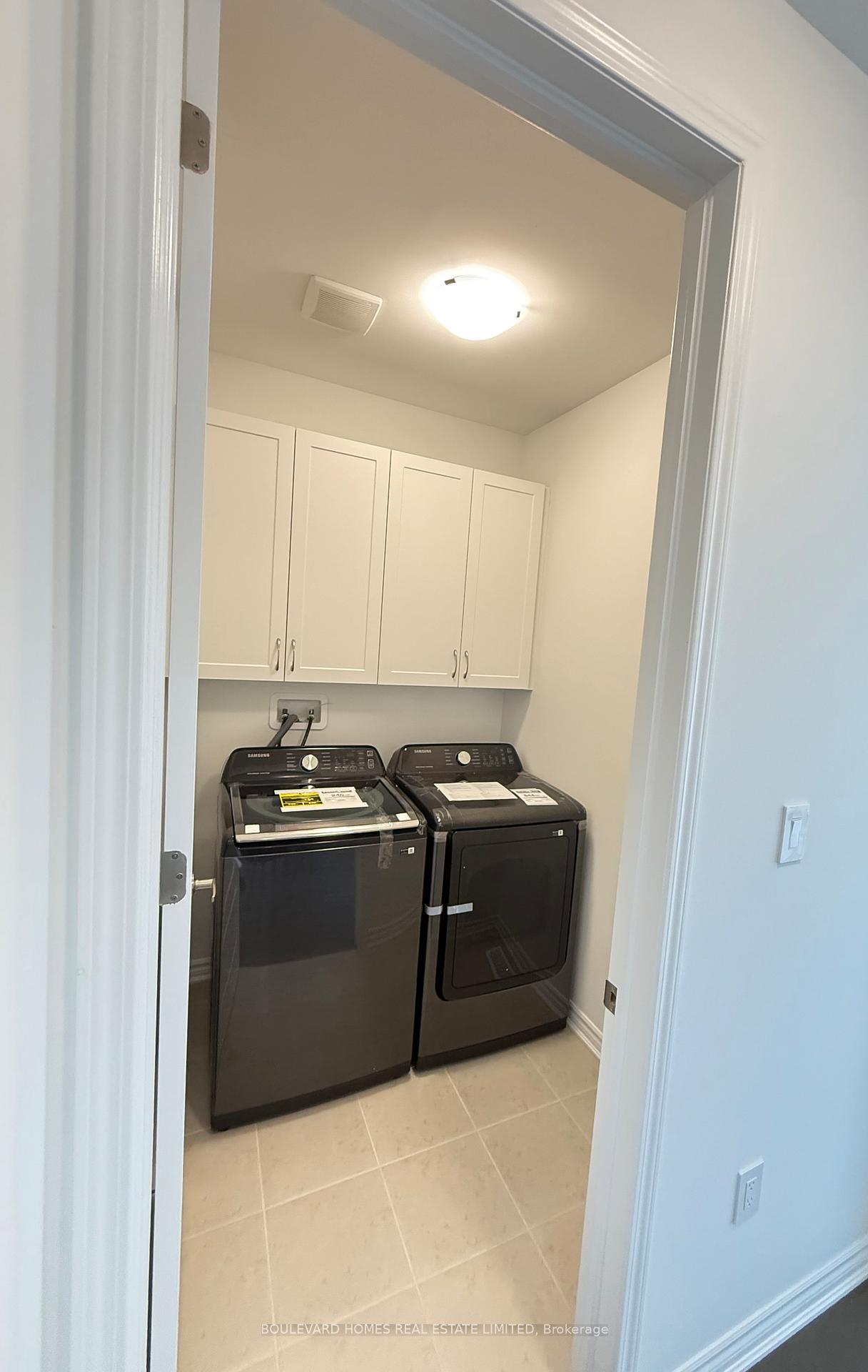 Photo 15 of 1561 Rothbury Cres, Milton, Bowes — HOMEH