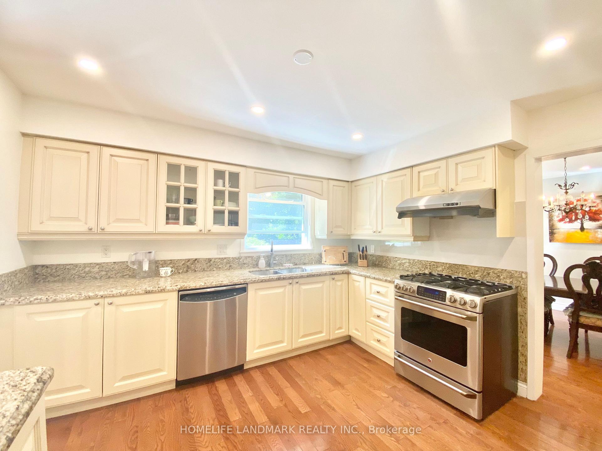 Photo 6 of 23 Apple Orchard Path, Markham, Royal Orchard — HOMEH