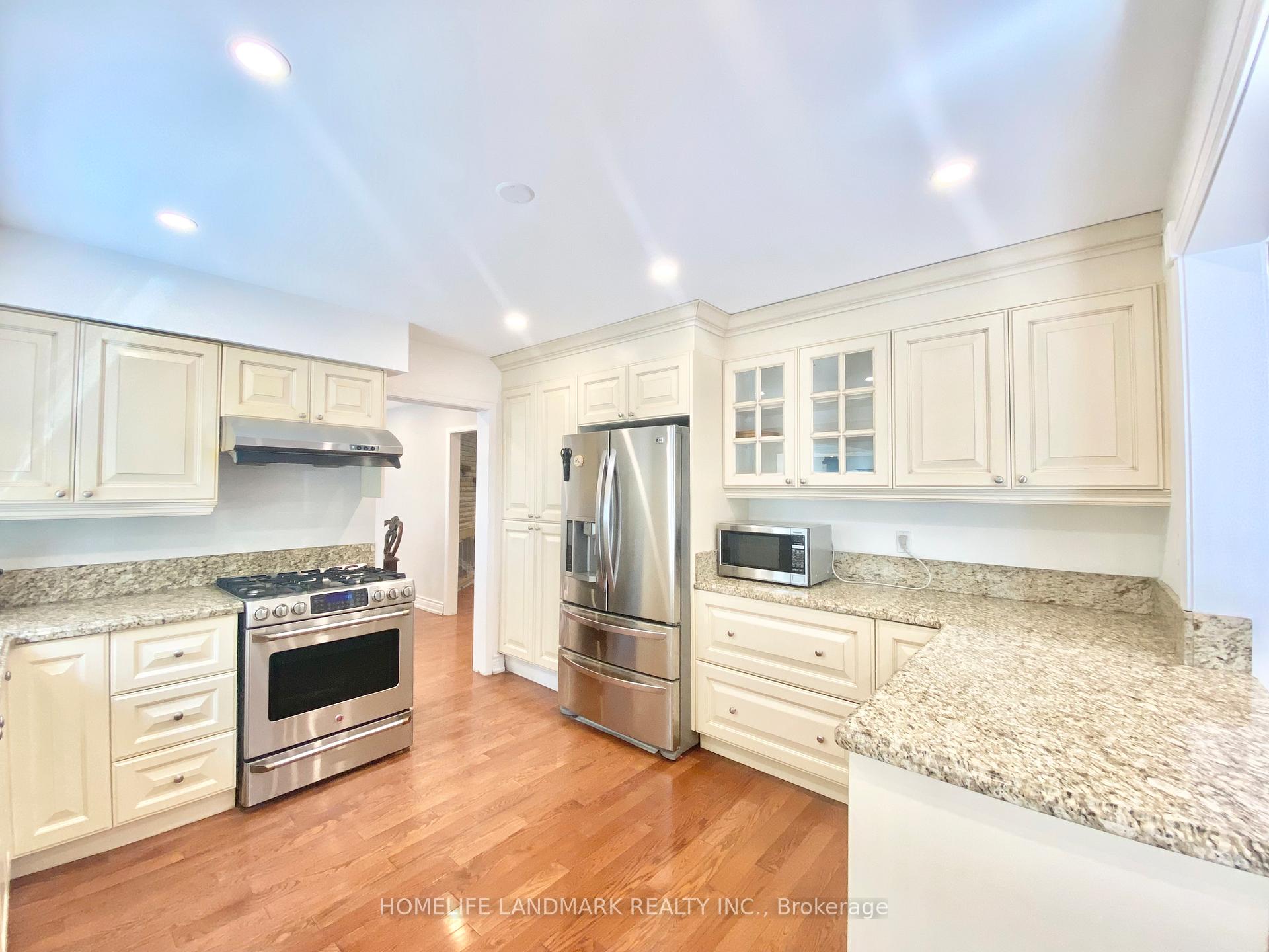 Photo 7 of 23 Apple Orchard Path, Markham, Royal Orchard — HOMEH