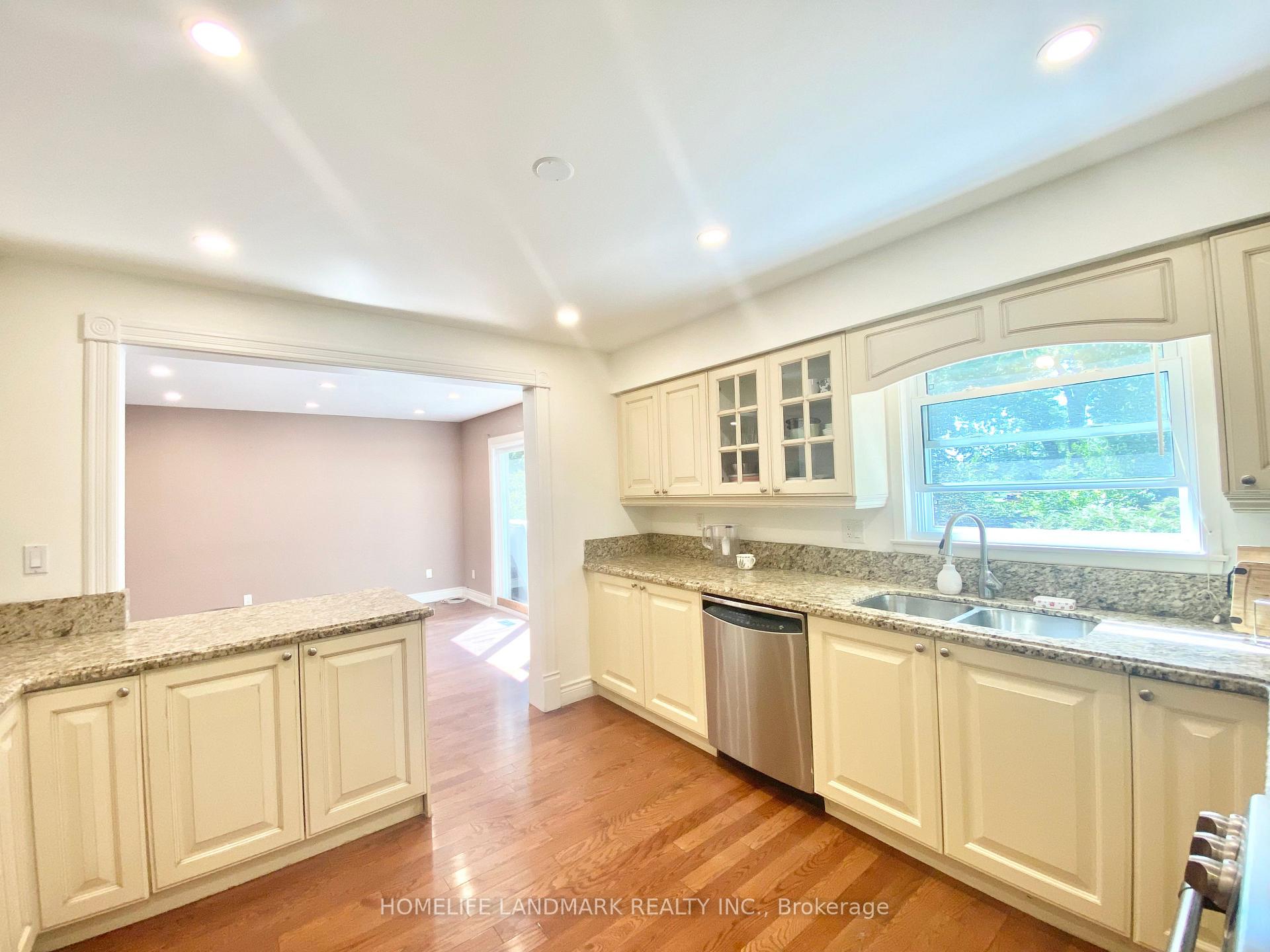 Photo 8 of 23 Apple Orchard Path, Markham, Royal Orchard — HOMEH