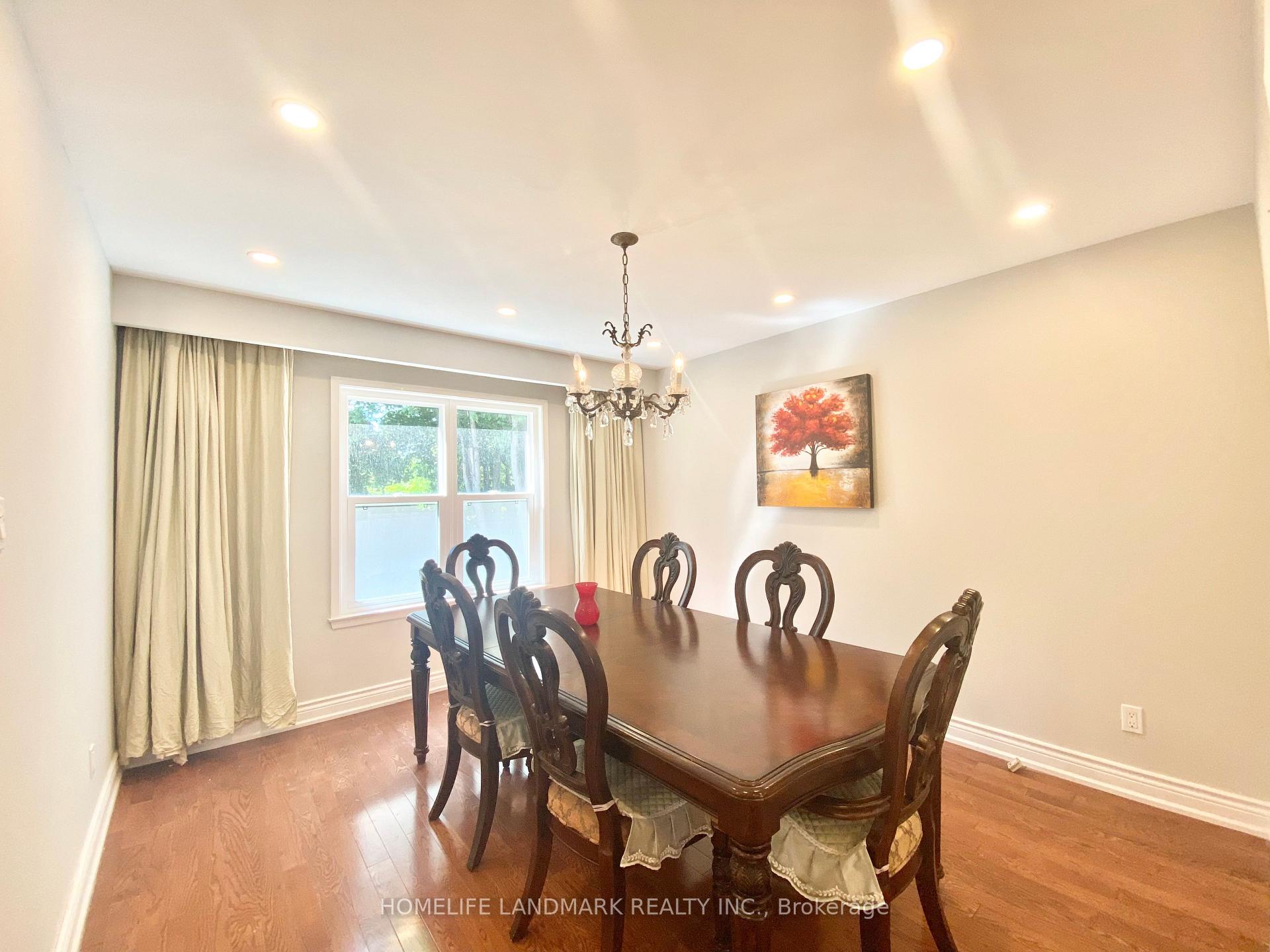 Photo 10 of 23 Apple Orchard Path, Markham, Royal Orchard — HOMEH