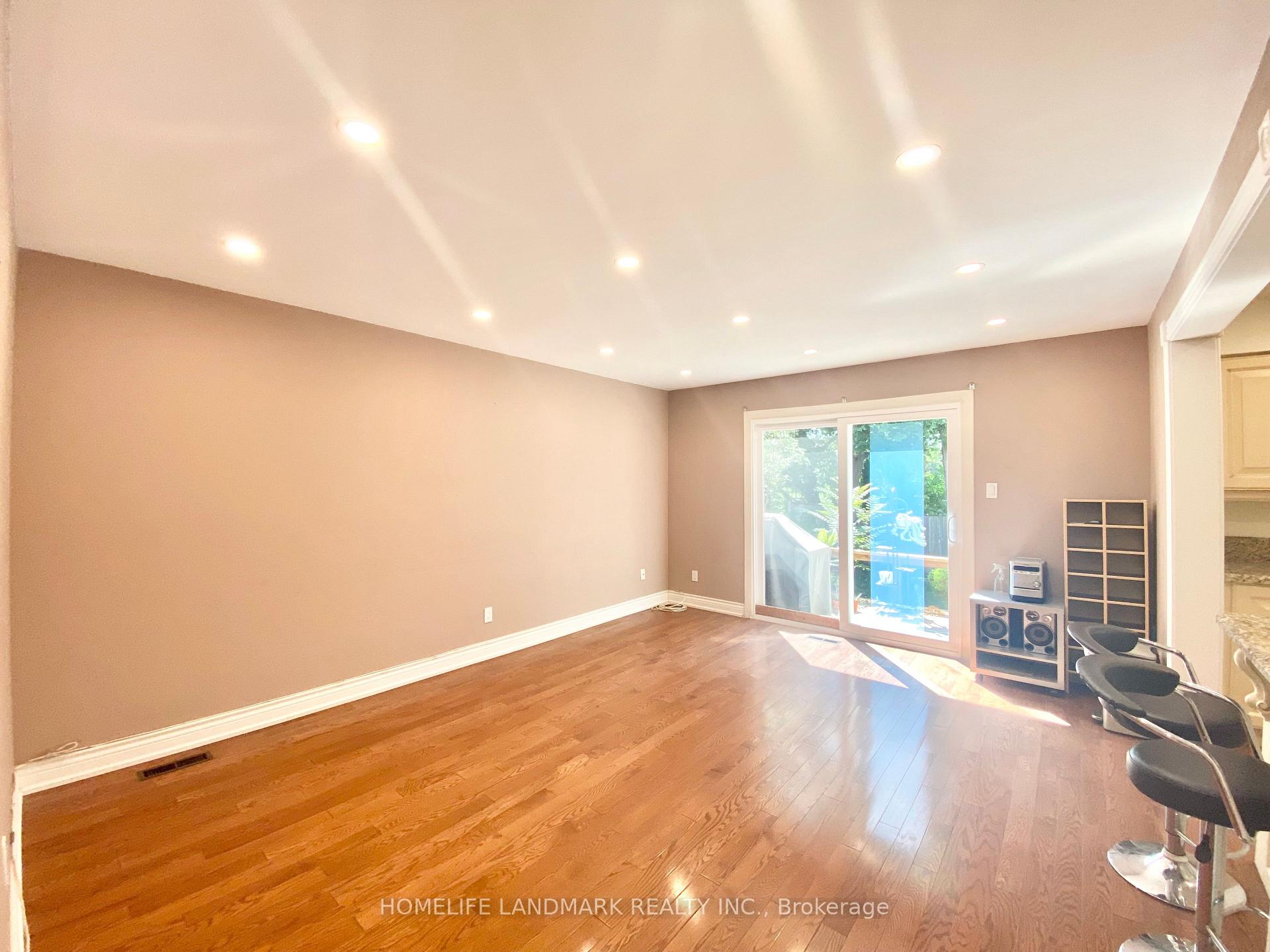 Photo 12 of 23 Apple Orchard Path, Markham, Royal Orchard — HOMEH