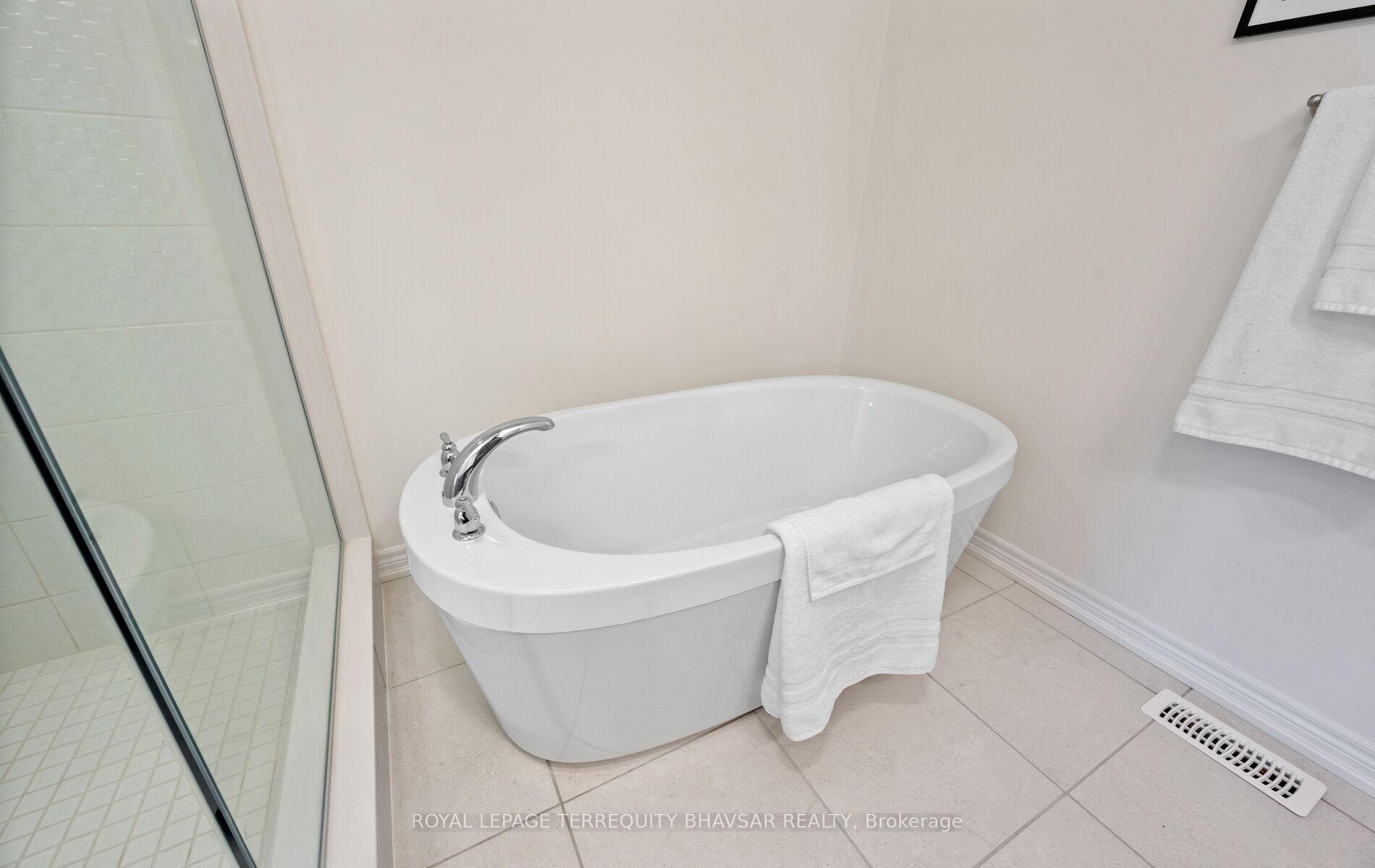Photo 32 of 81 Grassbourne Avenue, Kitchener — HOMEH