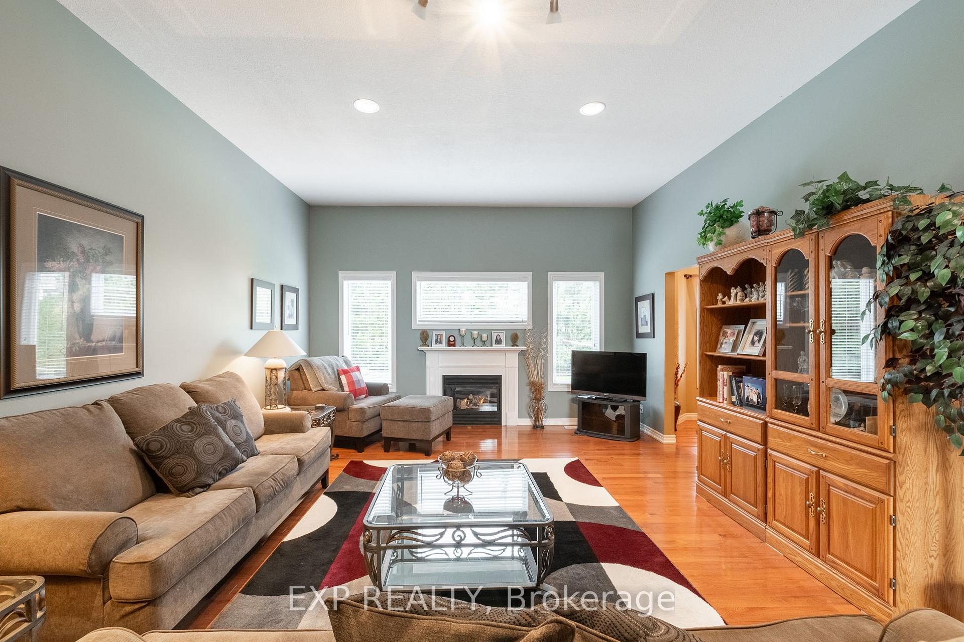 Photo 7 of 129 Simcoe Avenue, Middlesex Centre, Komoka — HOMEH