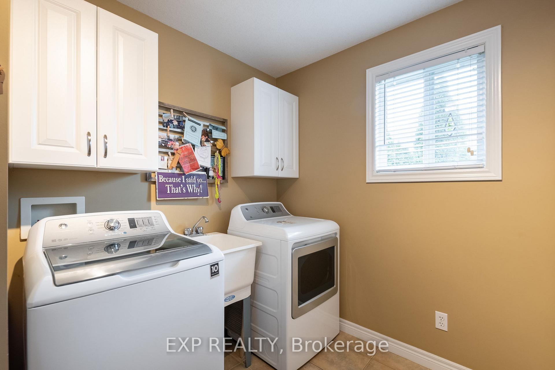 Photo 10 of 129 Simcoe Avenue, Middlesex Centre, Komoka — HOMEH