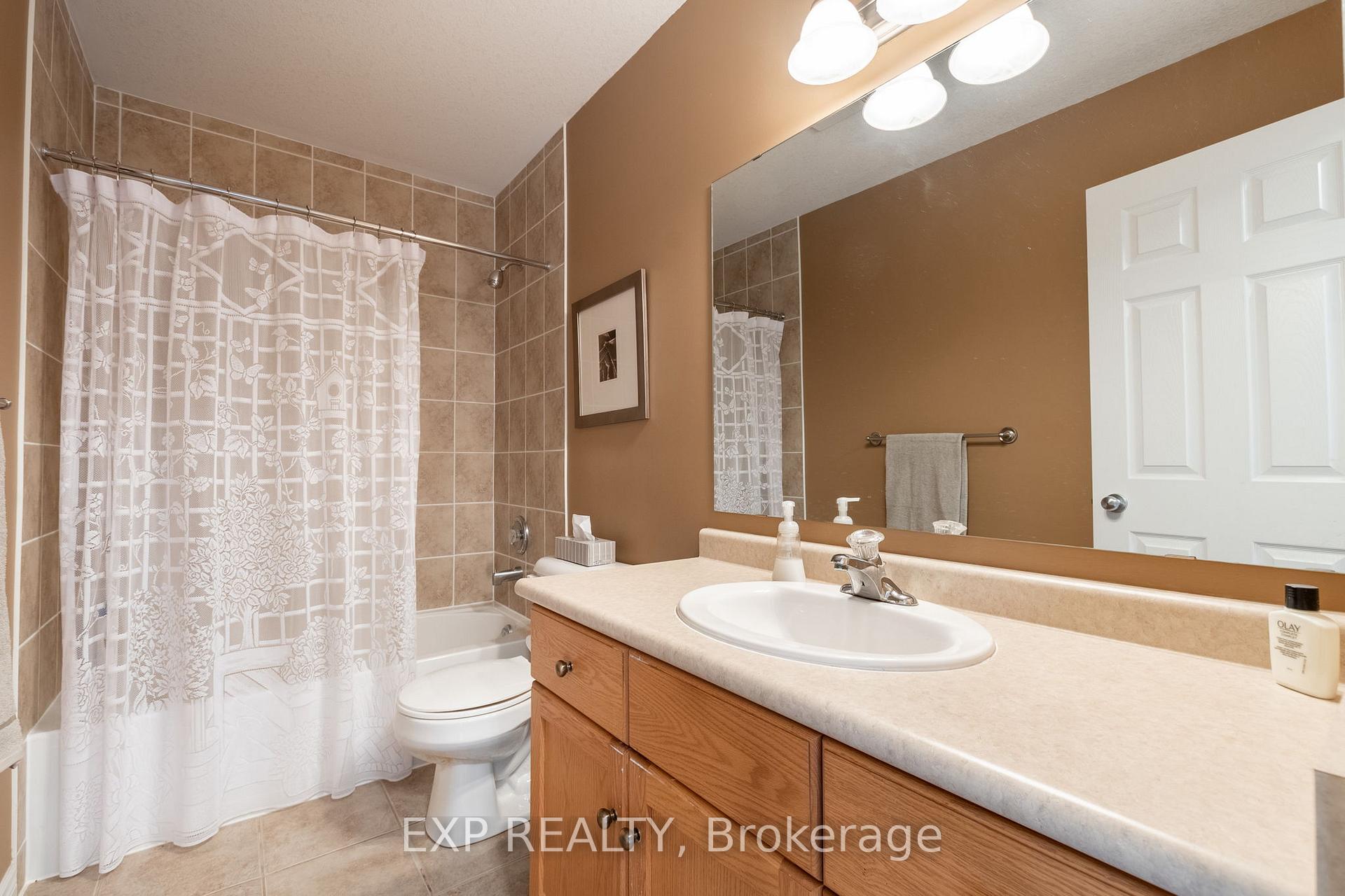 Photo 18 of 129 Simcoe Avenue, Middlesex Centre, Komoka — HOMEH