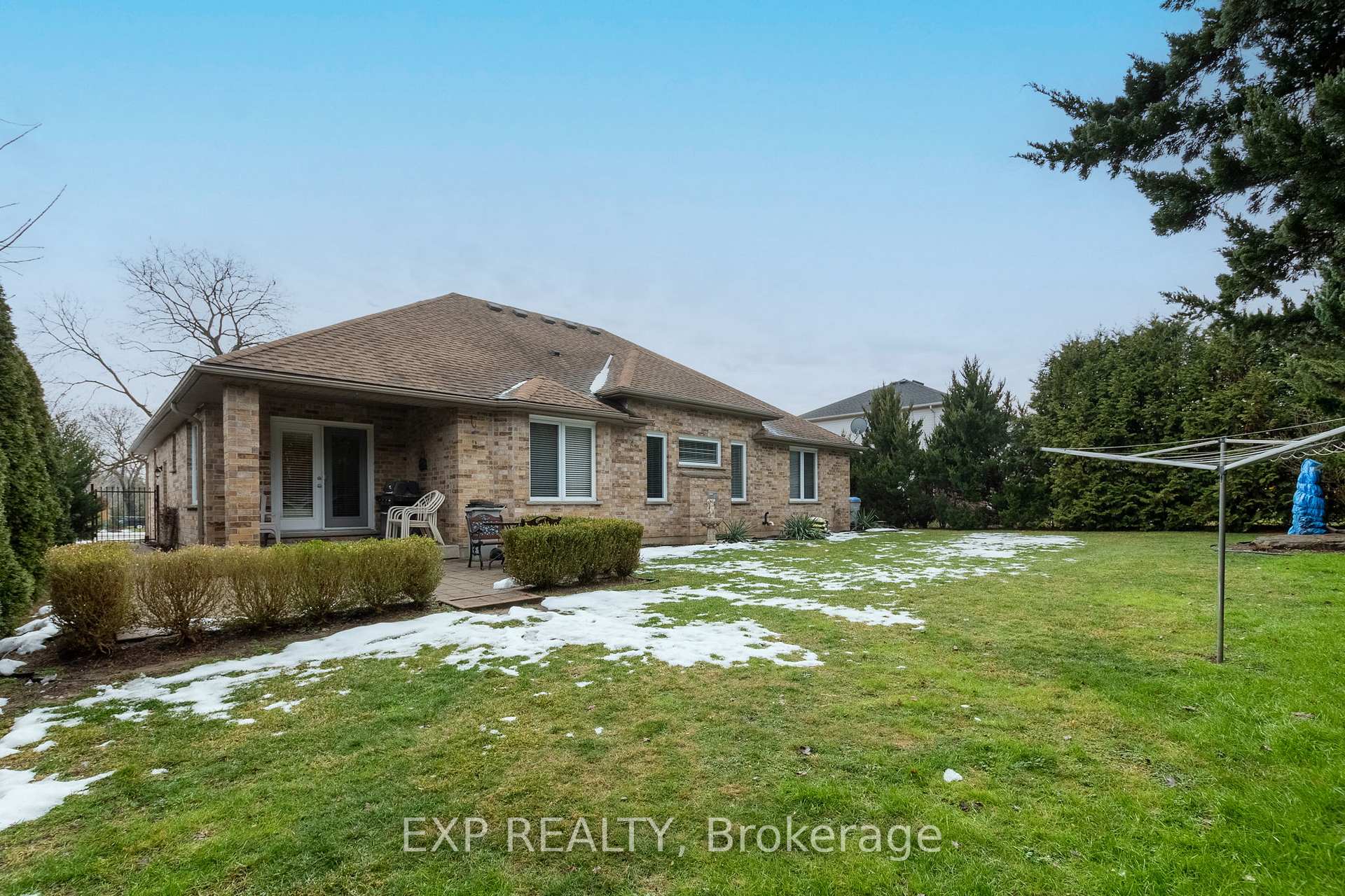 Photo 24 of 129 Simcoe Avenue, Middlesex Centre, Komoka — HOMEH
