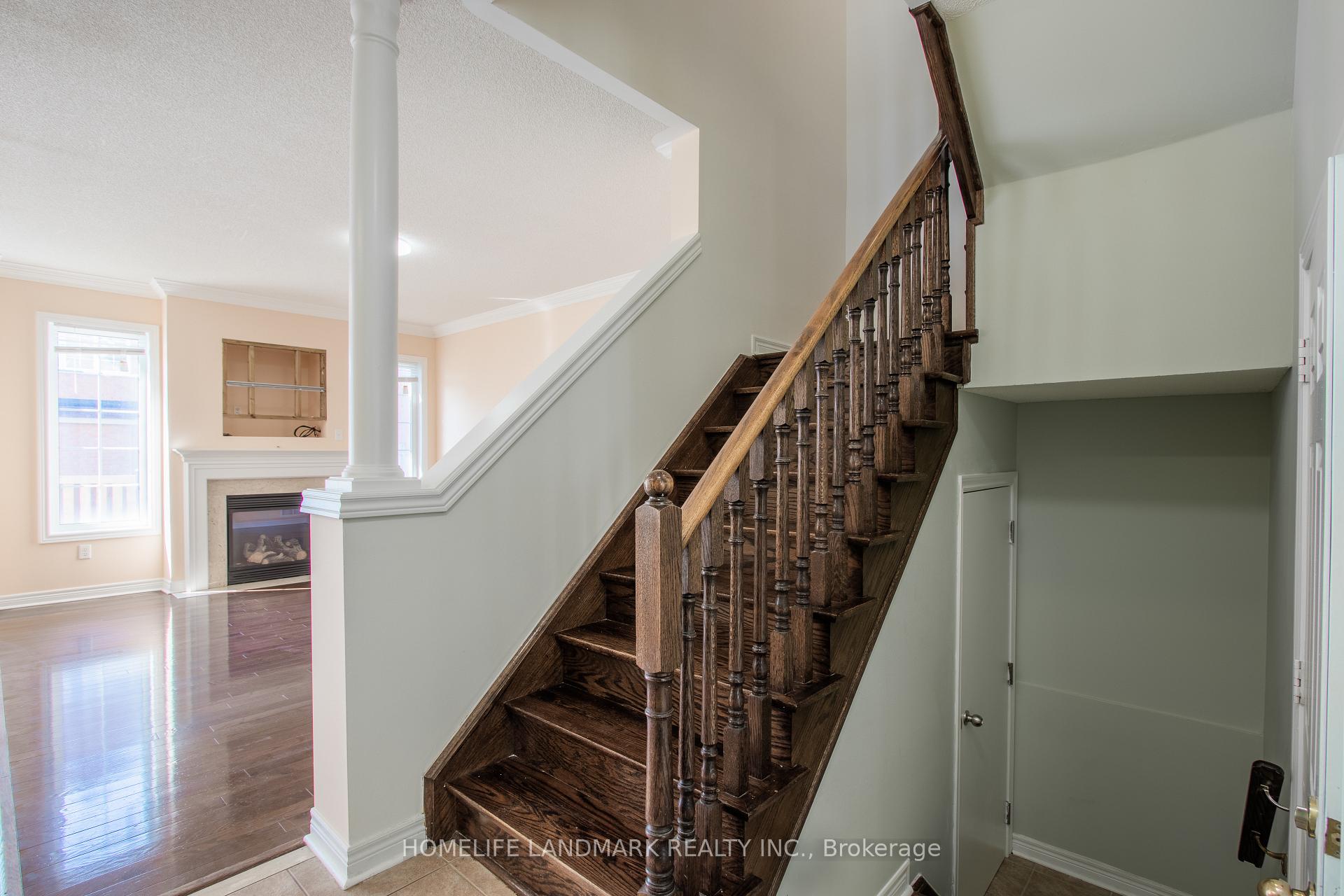 Photo 7 of Unit (Main), 58 Pillar Rock Crescent, Markham, Victoria Manor-Jennings Gate — HOMEH