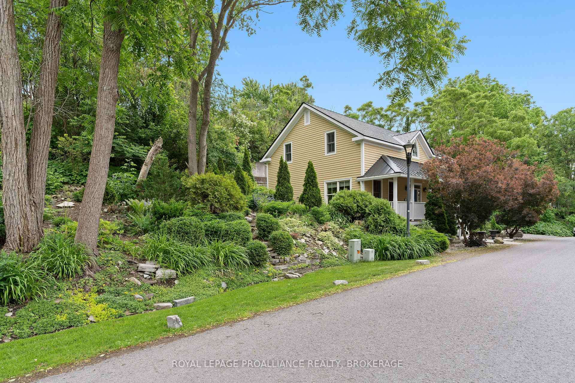 Photo 2 of 222 Green Bay Road, Kingston, Kingston East (Incl Barret Crt) — HOMEH