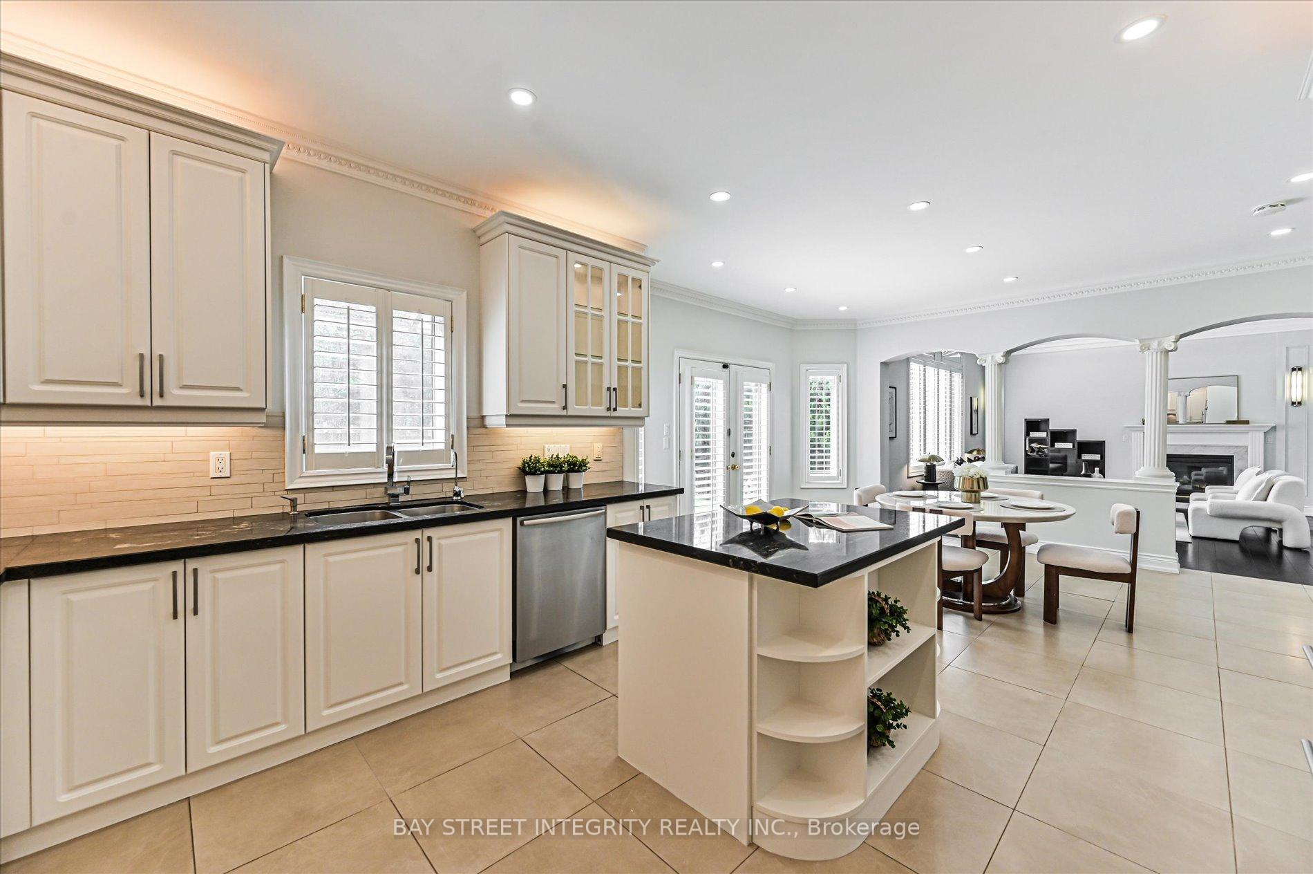 Photo 8 of 124 Spring Blossom Crescent, Markham, Cachet — HOMEH