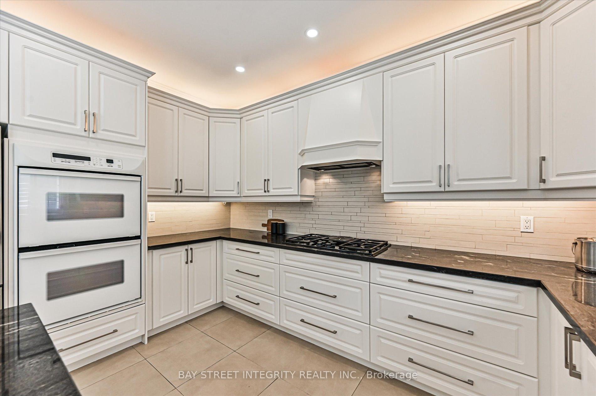 Photo 9 of 124 Spring Blossom Crescent, Markham, Cachet — HOMEH
