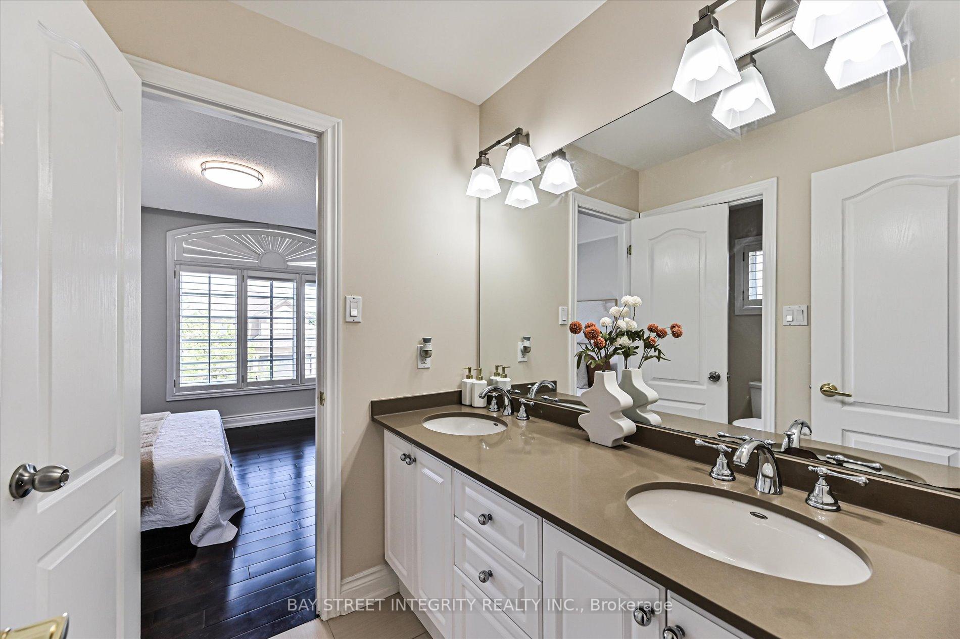 Photo 28 of 124 Spring Blossom Crescent, Markham, Cachet — HOMEH