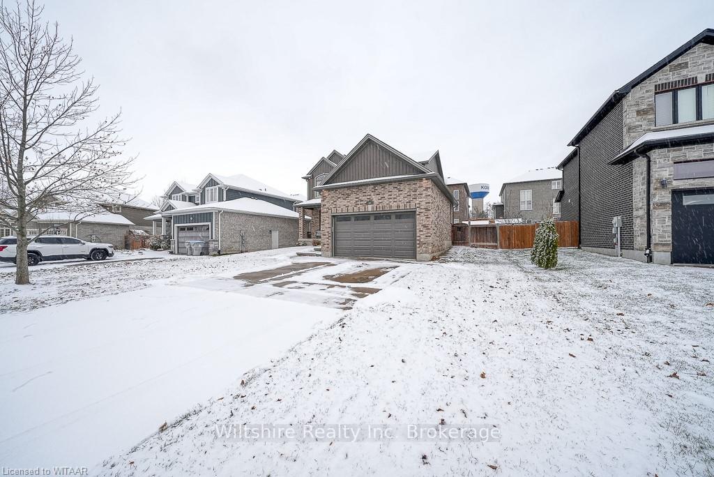 Photo 3 of 82 Fieldstone Crescent N, Middlesex Centre, Komoka — HOMEH