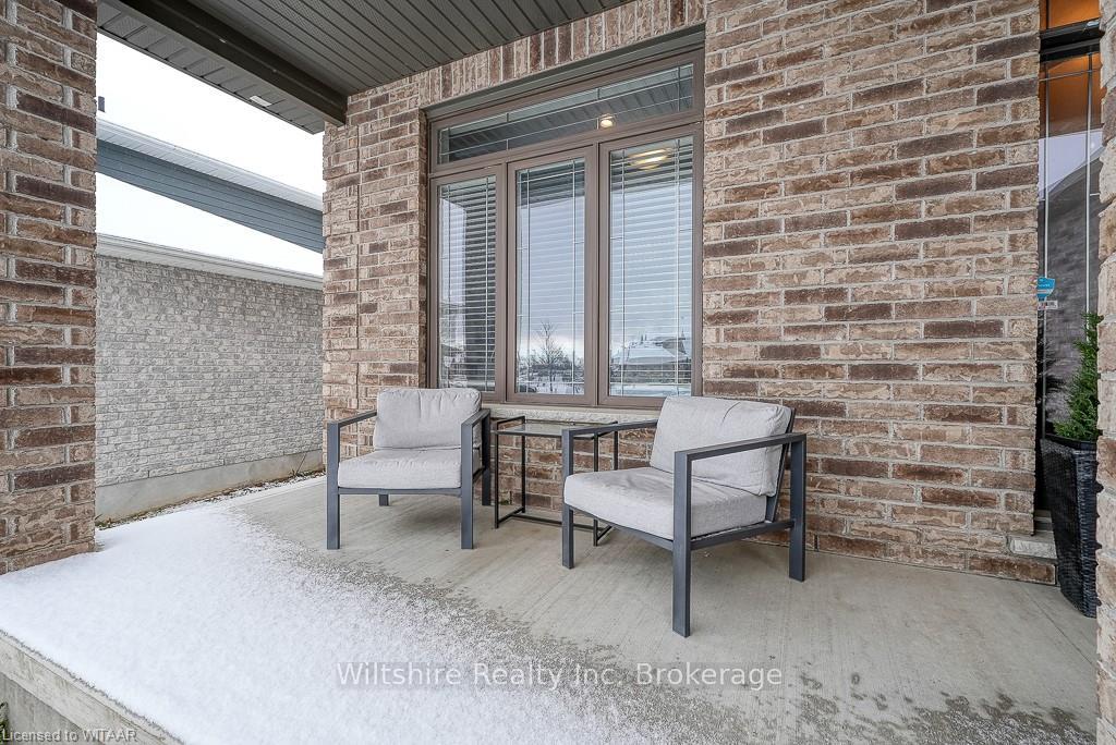 Photo 4 of 82 Fieldstone Crescent N, Middlesex Centre, Komoka — HOMEH