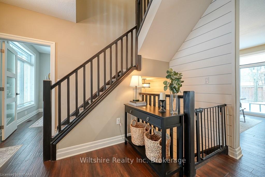 Photo 7 of 82 Fieldstone Crescent N, Middlesex Centre, Komoka — HOMEH