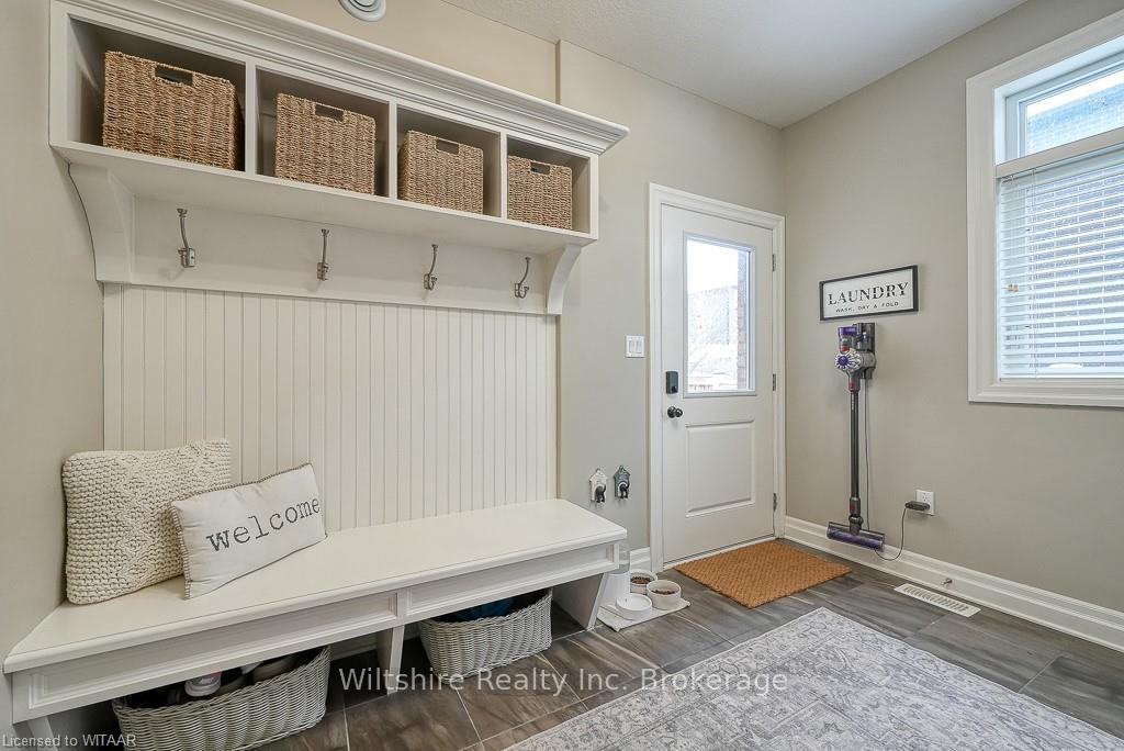 Photo 10 of 82 Fieldstone Crescent N, Middlesex Centre, Komoka — HOMEH