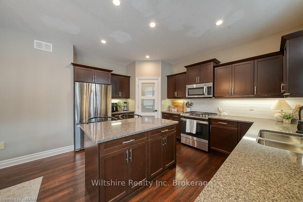 Photo 16 of 82 Fieldstone Crescent N, Middlesex Centre, Komoka — HOMEH