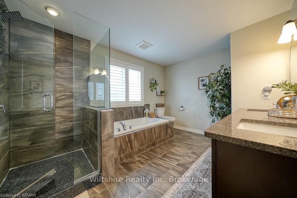 Photo 23 of 82 Fieldstone Crescent N, Middlesex Centre, Komoka — HOMEH