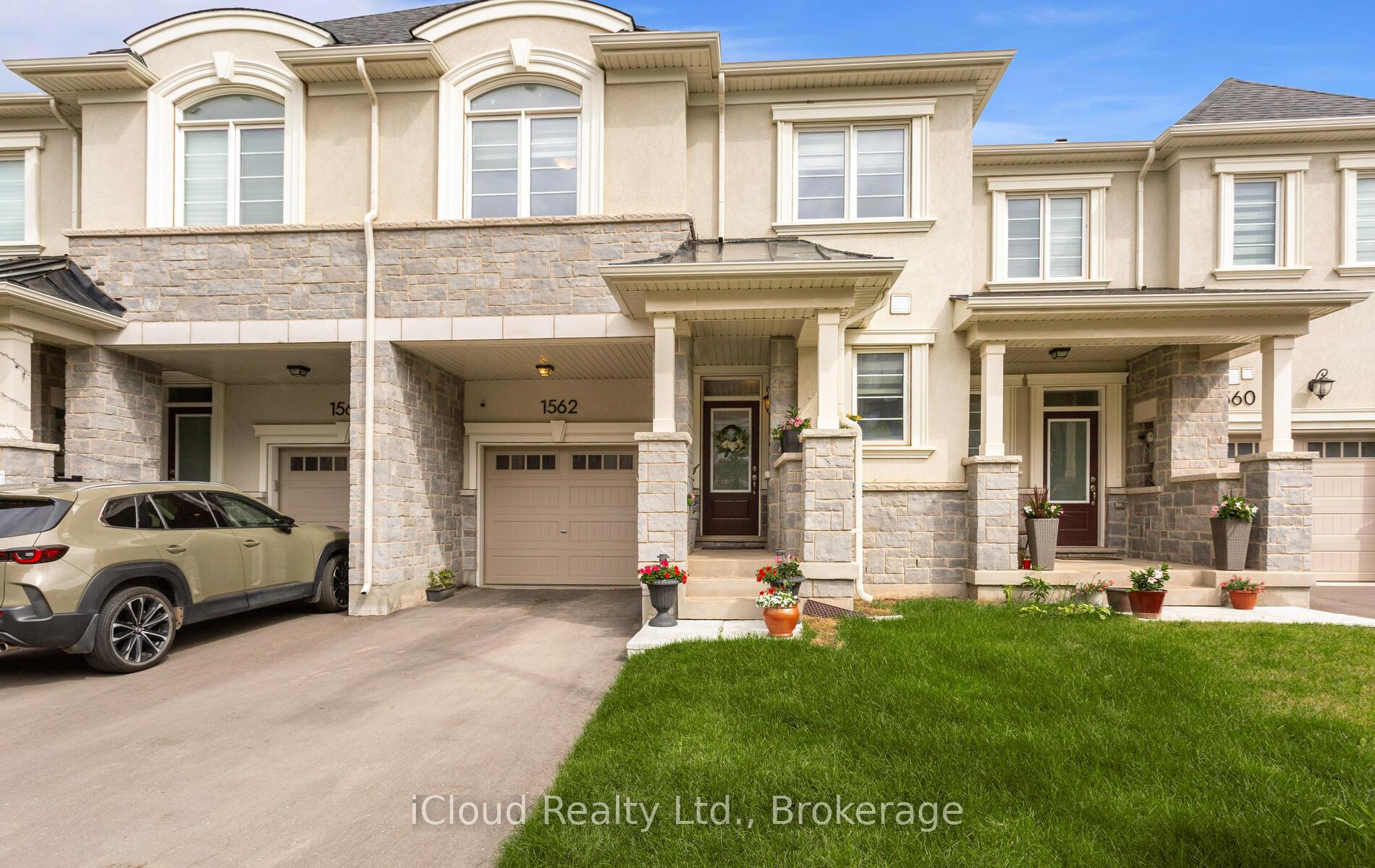 Photo 5 of 1562 Denison Place, Milton, Bowes — HOMEH