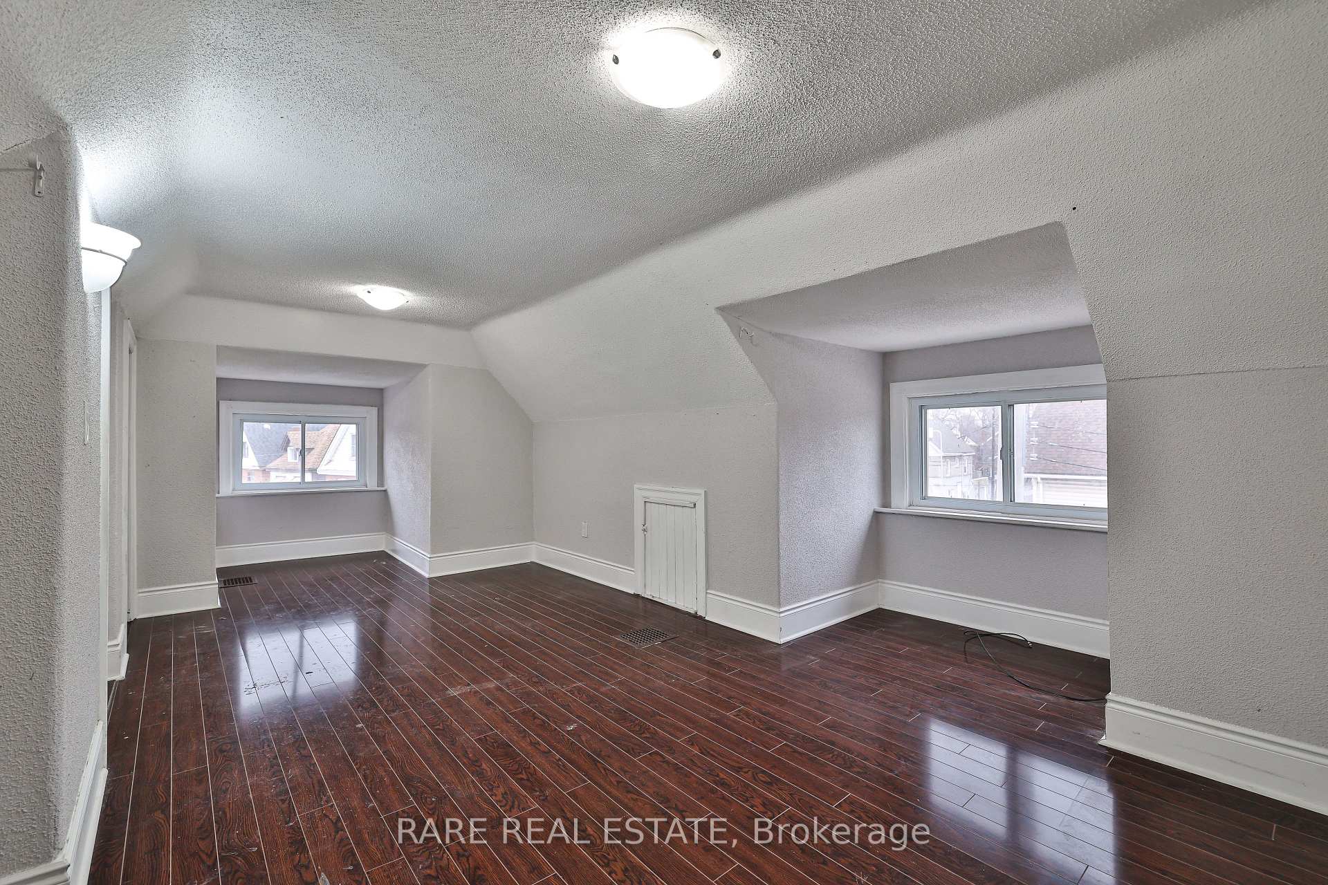 Photo 25 of Unit Upper, 645 Wilson Street, Hamilton, Gibson — HOMEH