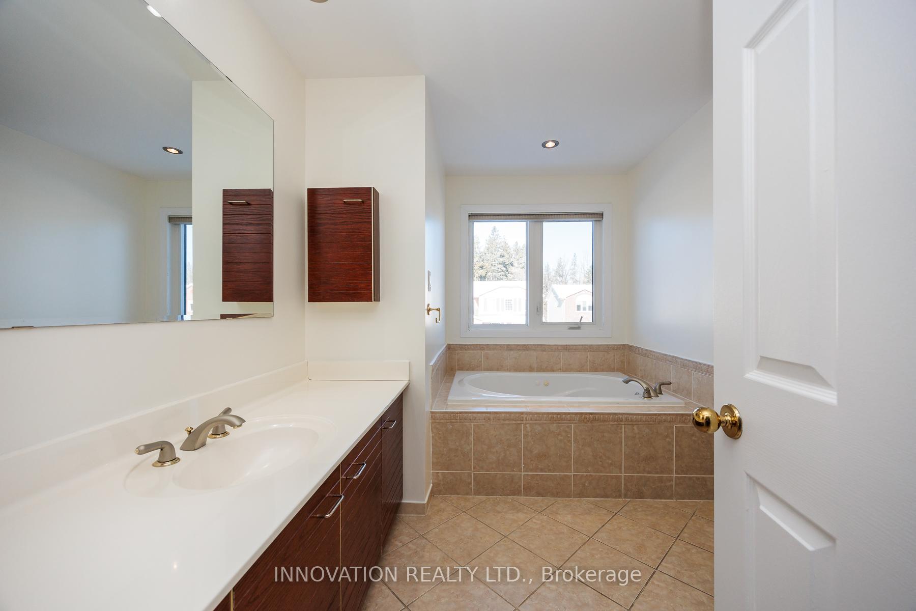 Photo 22 of 44 Dartmoor Drive, Ottawa, Kanata - Bridlewood — HOMEH