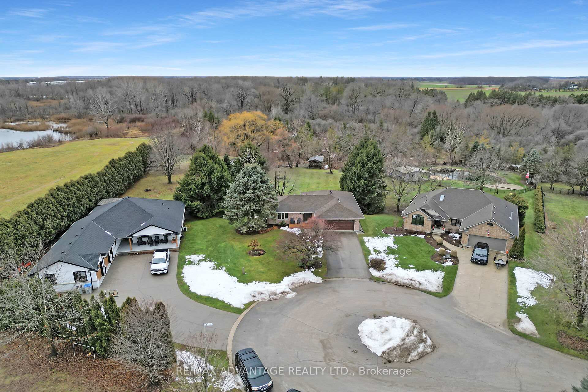 Photo 3 of 126 Brookfield Street, Middlesex Centre, Denfield — HOMEH