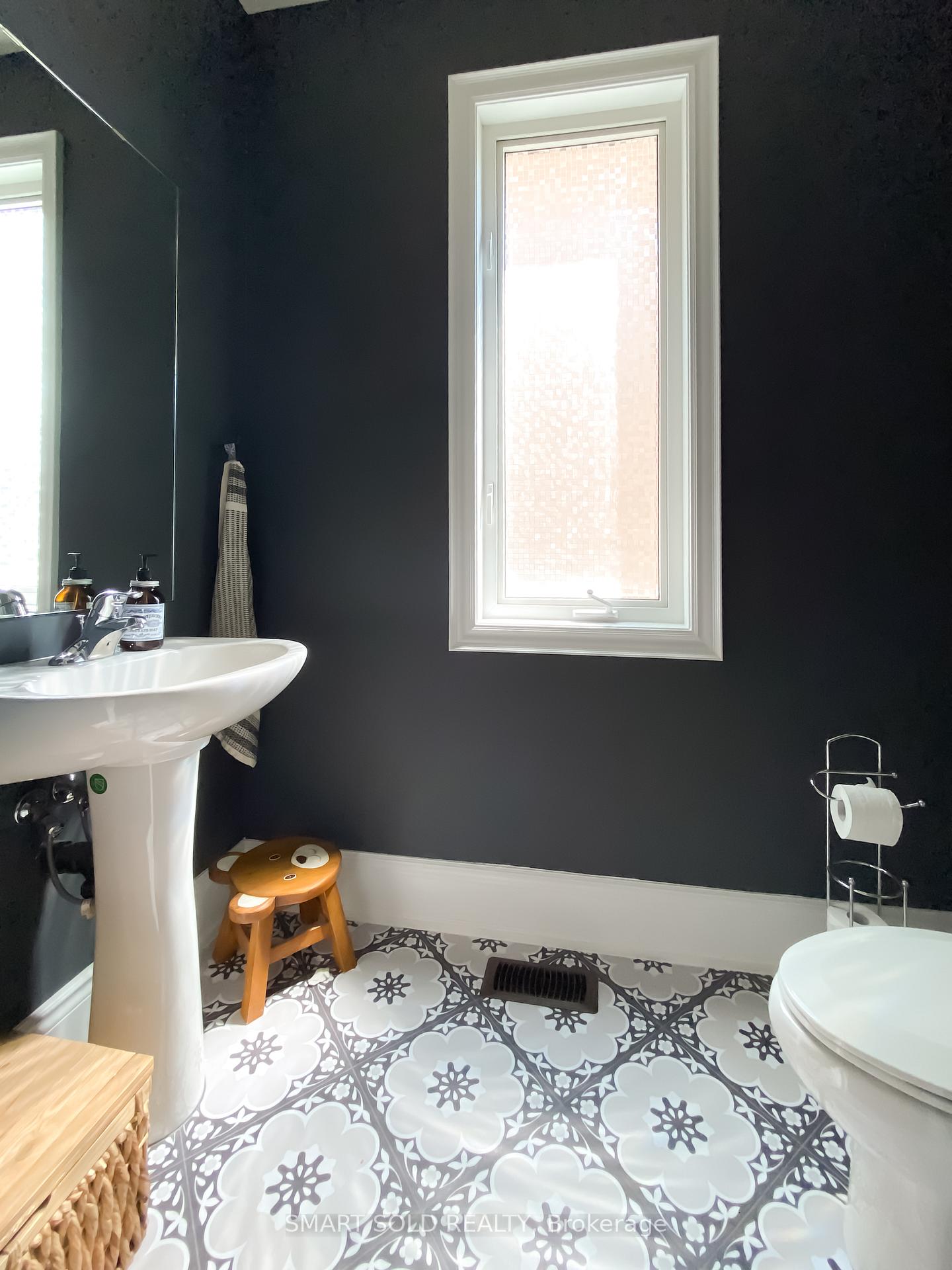 Photo 13 of 16 Beckett Avenue, Markham, Berczy — HOMEH
