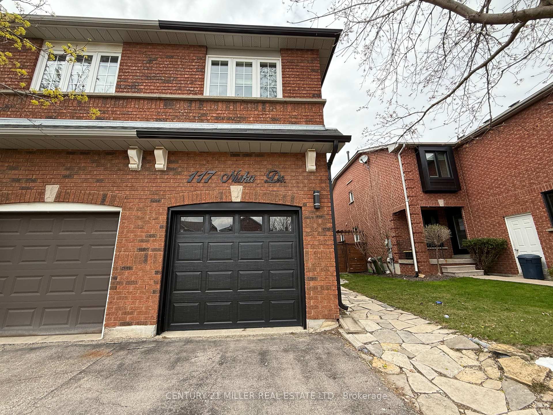 Photo 1 of 117 Niska Drive, Hamilton, Waterdown — HOMEH