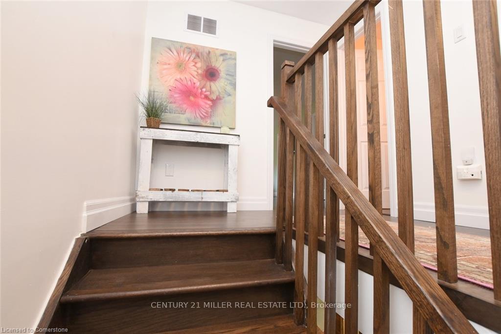 Photo 15 of 117 Niska Drive, Hamilton, Waterdown — HOMEH