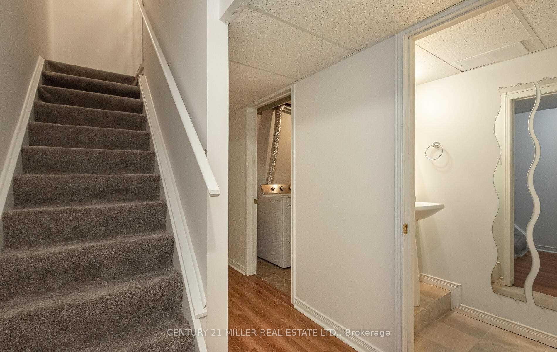 Photo 21 of 117 Niska Drive, Hamilton, Waterdown — HOMEH