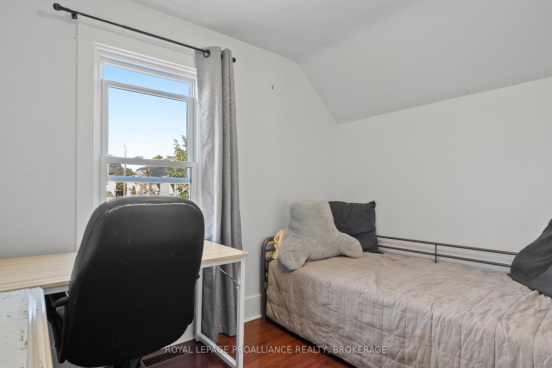 Photo 32 of 57 S Bartlett Street, Kingston, East of Sir John A. Blvd — HOMEH