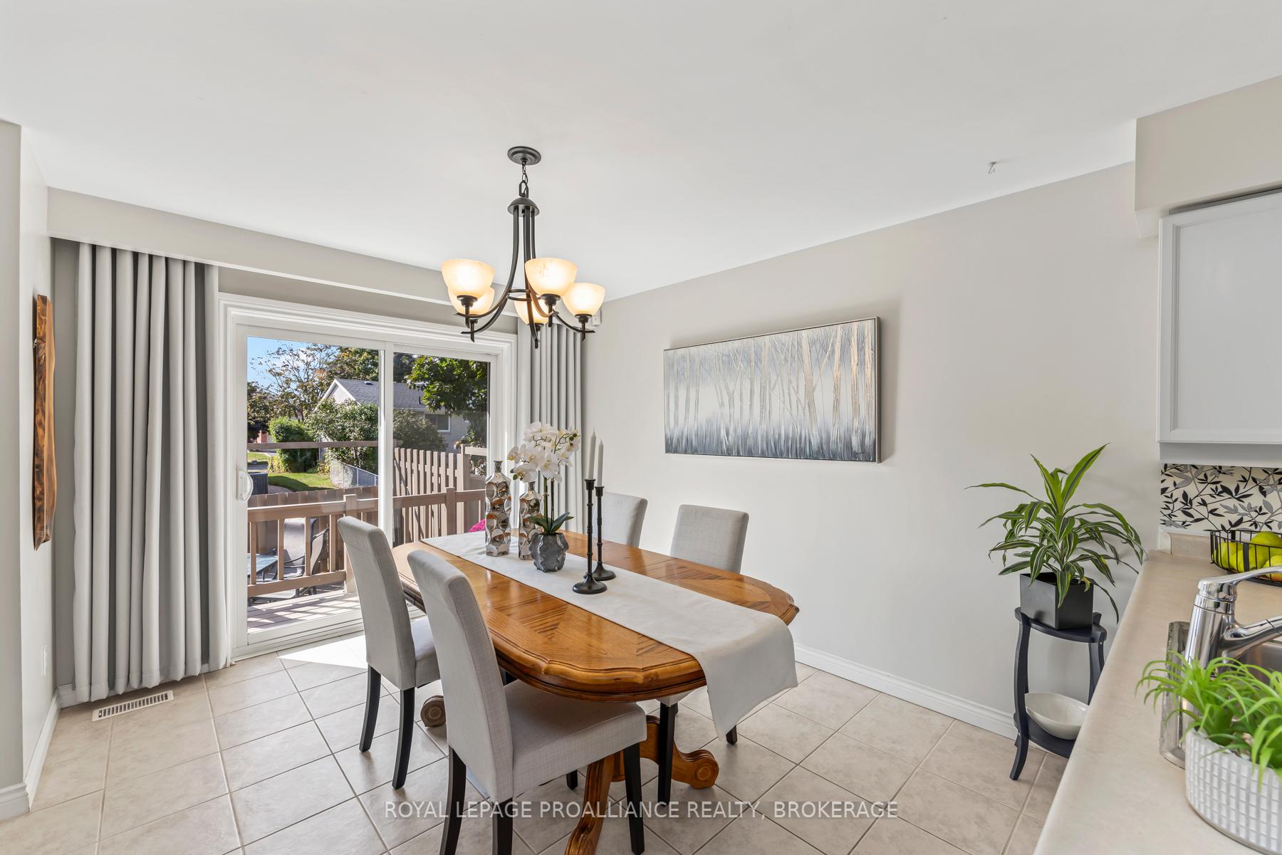Photo 8 of 984 Ambleside Crescent, Kingston, North of Taylor-Kidd Blvd — HOMEH
