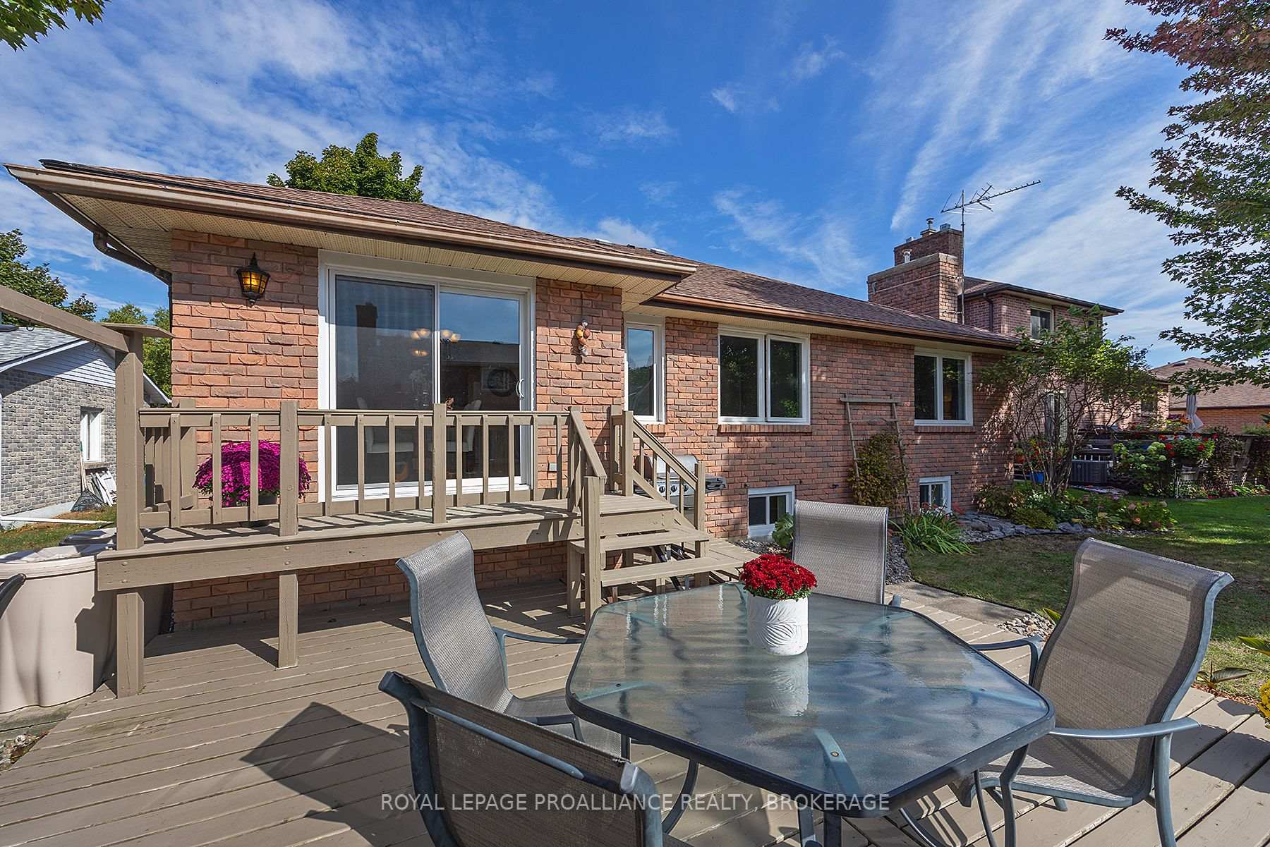 Photo 10 of 984 Ambleside Crescent, Kingston, North of Taylor-Kidd Blvd — HOMEH