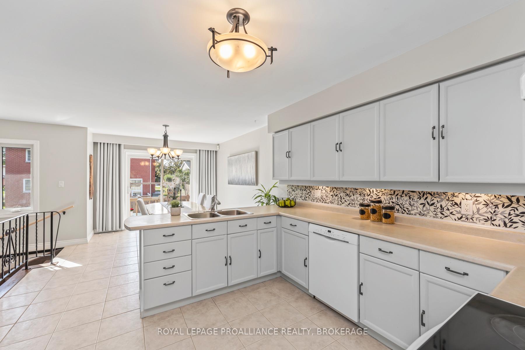 Photo 11 of 984 Ambleside Crescent, Kingston, North of Taylor-Kidd Blvd — HOMEH