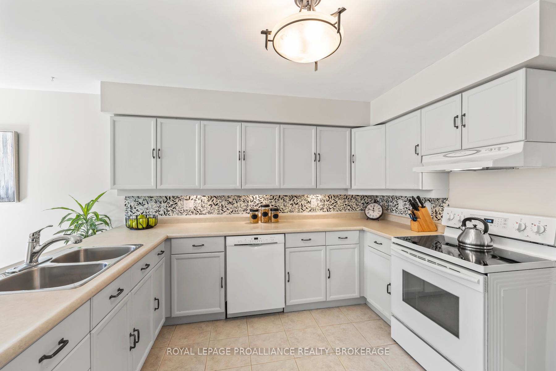 Photo 12 of 984 Ambleside Crescent, Kingston, North of Taylor-Kidd Blvd — HOMEH