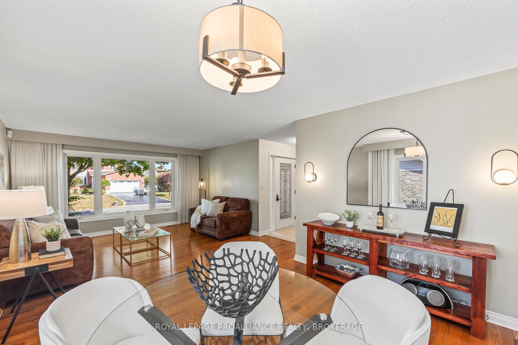 Photo 16 of 984 Ambleside Crescent, Kingston, North of Taylor-Kidd Blvd — HOMEH