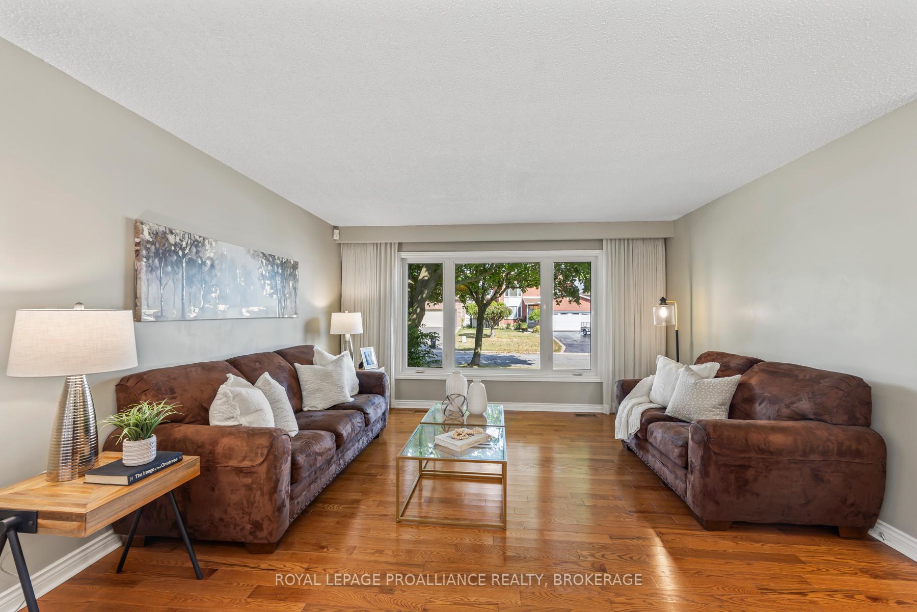Photo 17 of 984 Ambleside Crescent, Kingston, North of Taylor-Kidd Blvd — HOMEH