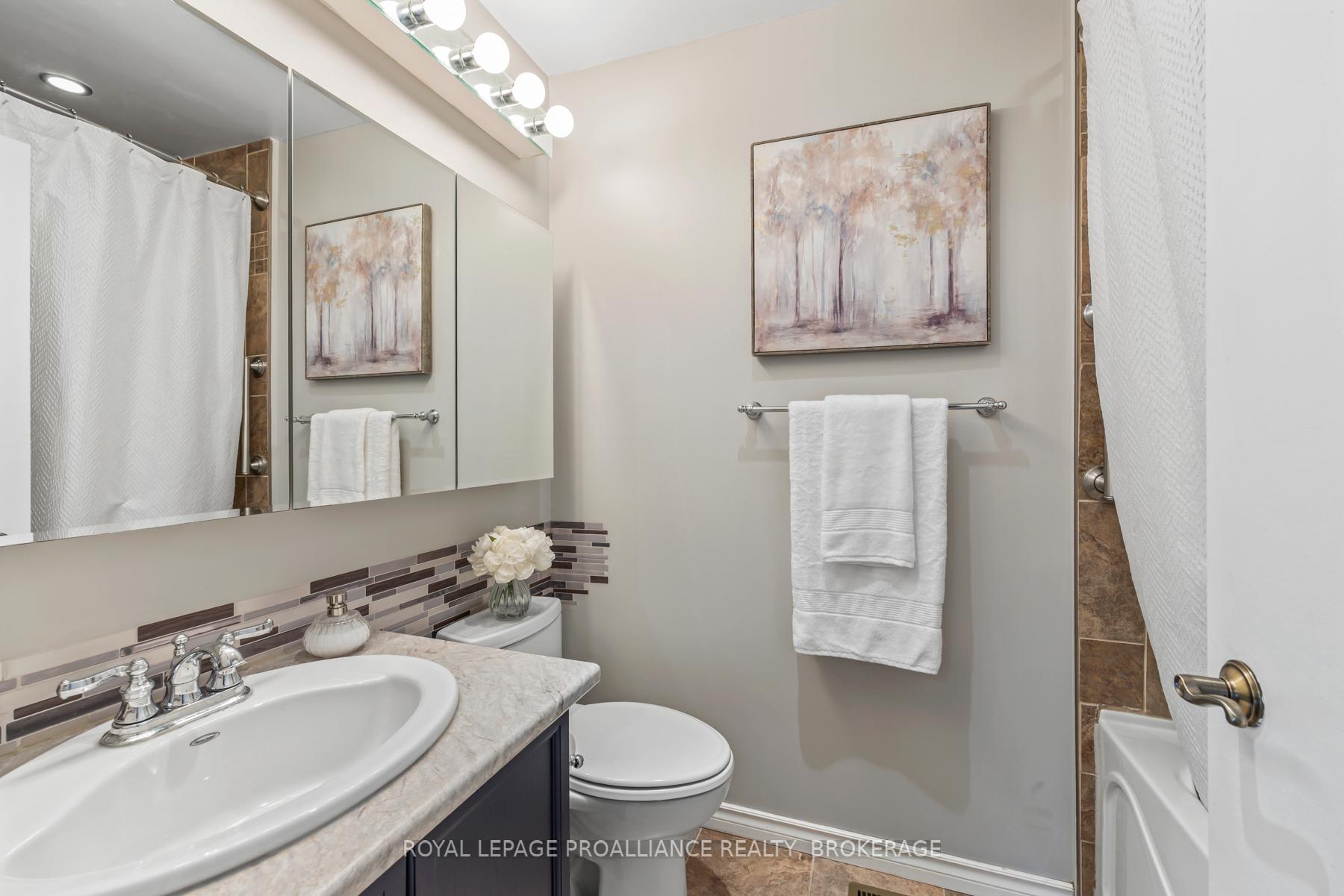 Photo 26 of 984 Ambleside Crescent, Kingston, North of Taylor-Kidd Blvd — HOMEH