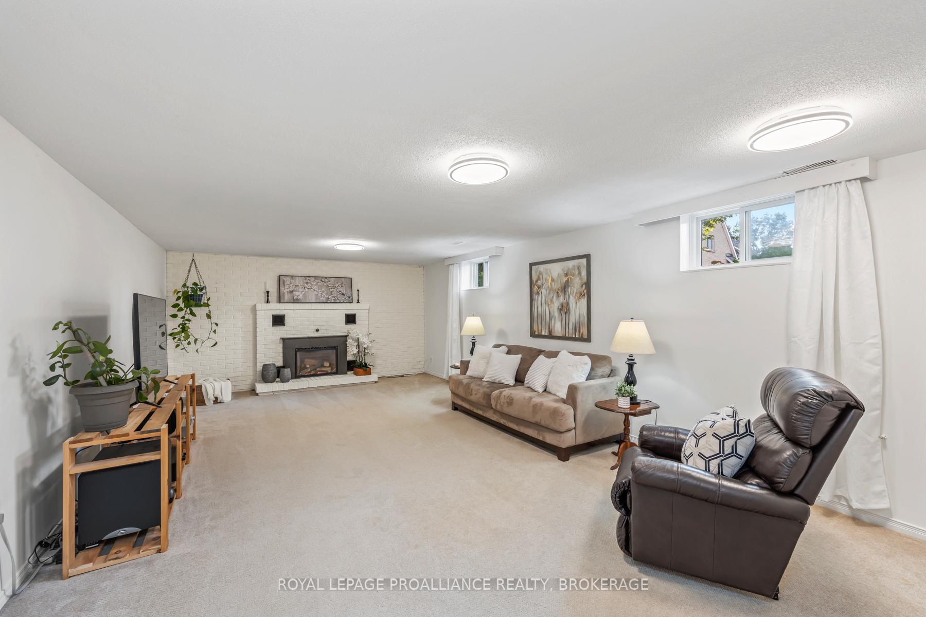 Photo 28 of 984 Ambleside Crescent, Kingston, North of Taylor-Kidd Blvd — HOMEH