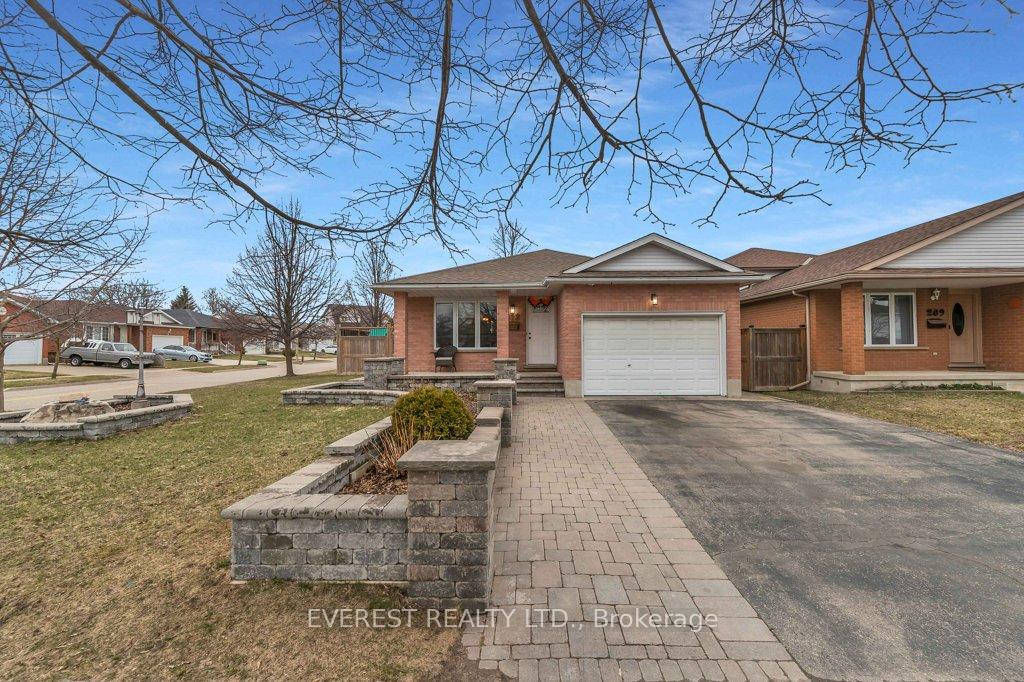 Photo 1 of 213 Erinbrook Drive, Kitchener — HOMEH