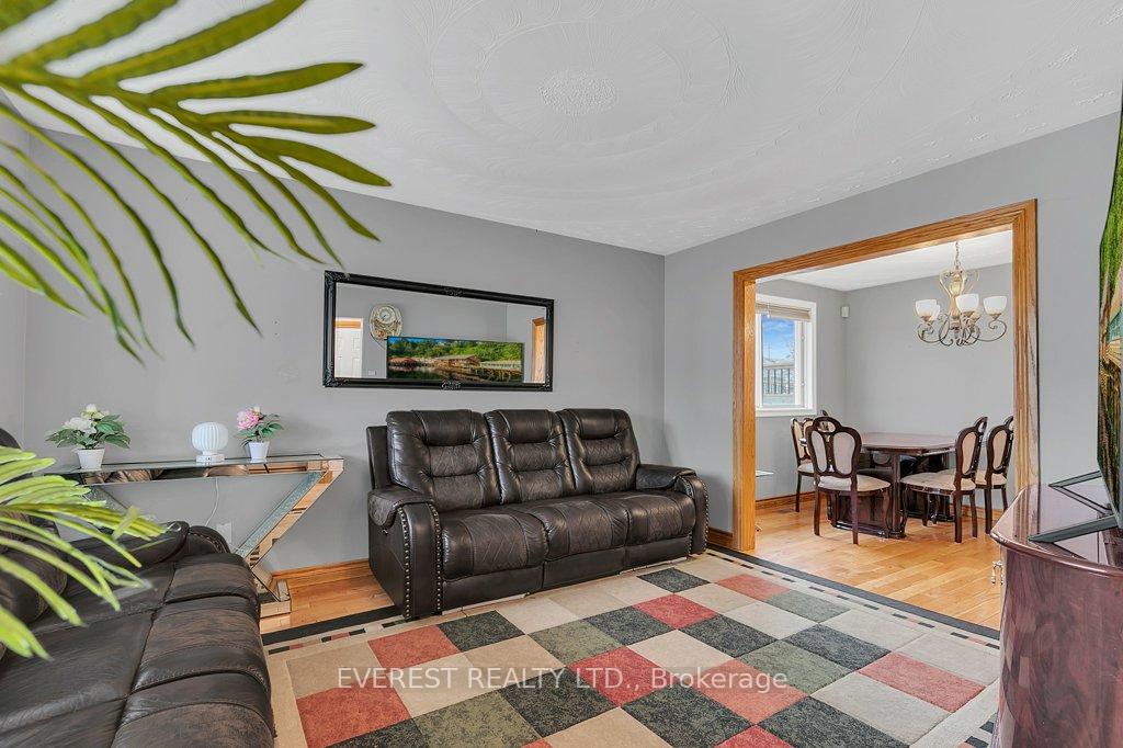 Photo 5 of 213 Erinbrook Drive, Kitchener — HOMEH