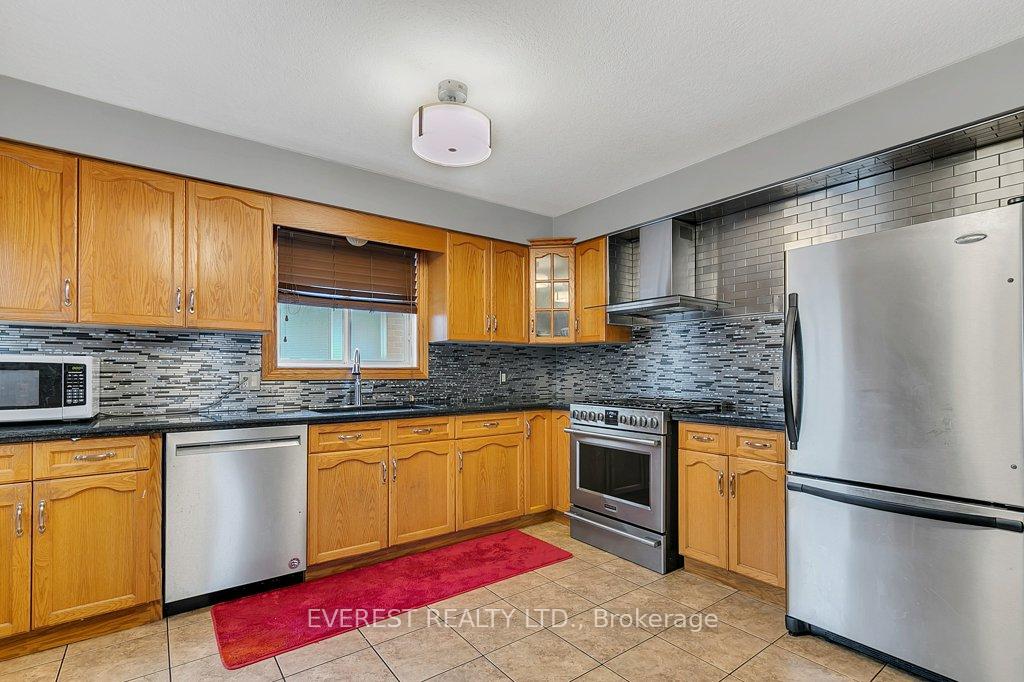 Photo 10 of 213 Erinbrook Drive, Kitchener — HOMEH