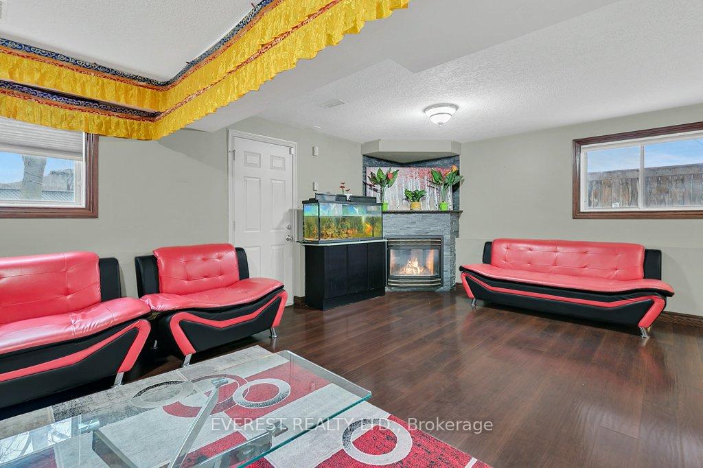 Photo 14 of 213 Erinbrook Drive, Kitchener — HOMEH